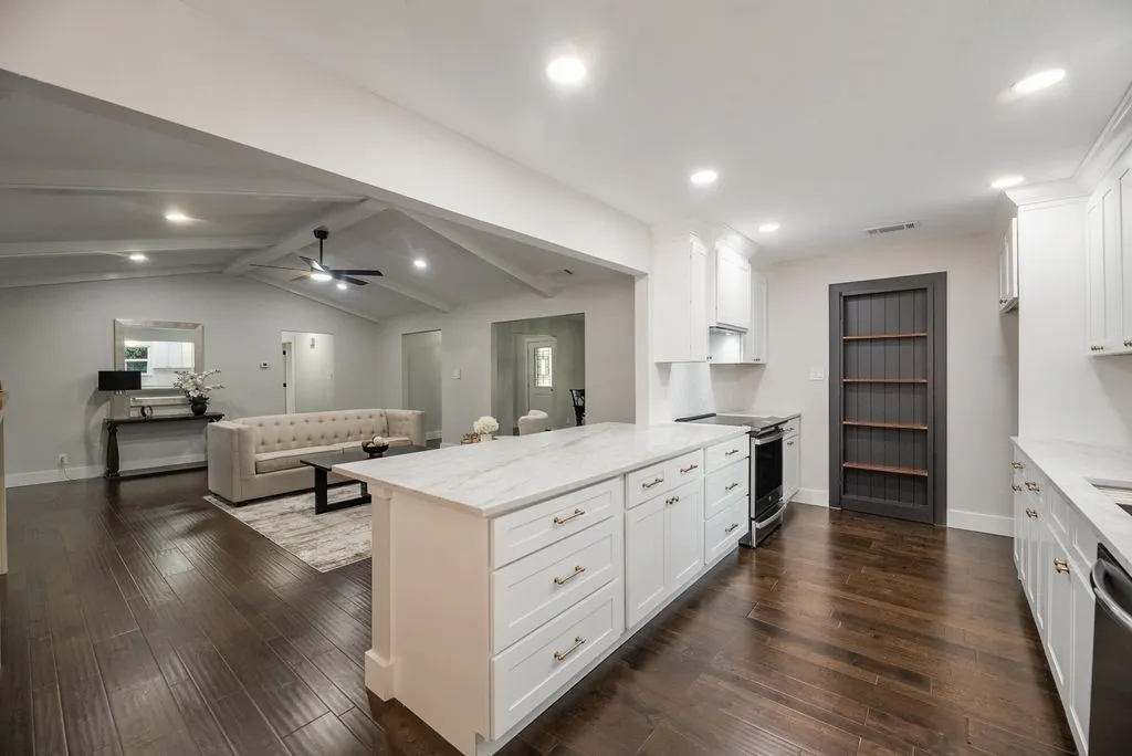 Single Family Residence For Sale in Collin County , 302 Shady Hill Drive, Richardson, Texas 75080, 3 Bedroom, 3 Bathroom, 2 Garage spaces, 2,342 Sqft, built in 1970, mls#21330528, Real Estate Agent in Richardson, Homes For Sale in Collin county, Homes For Sale in Richardson, Realtor in Richardson Texas, Real Estate Brokerage Independent Realty Texas, Luminita Cordes Realtor