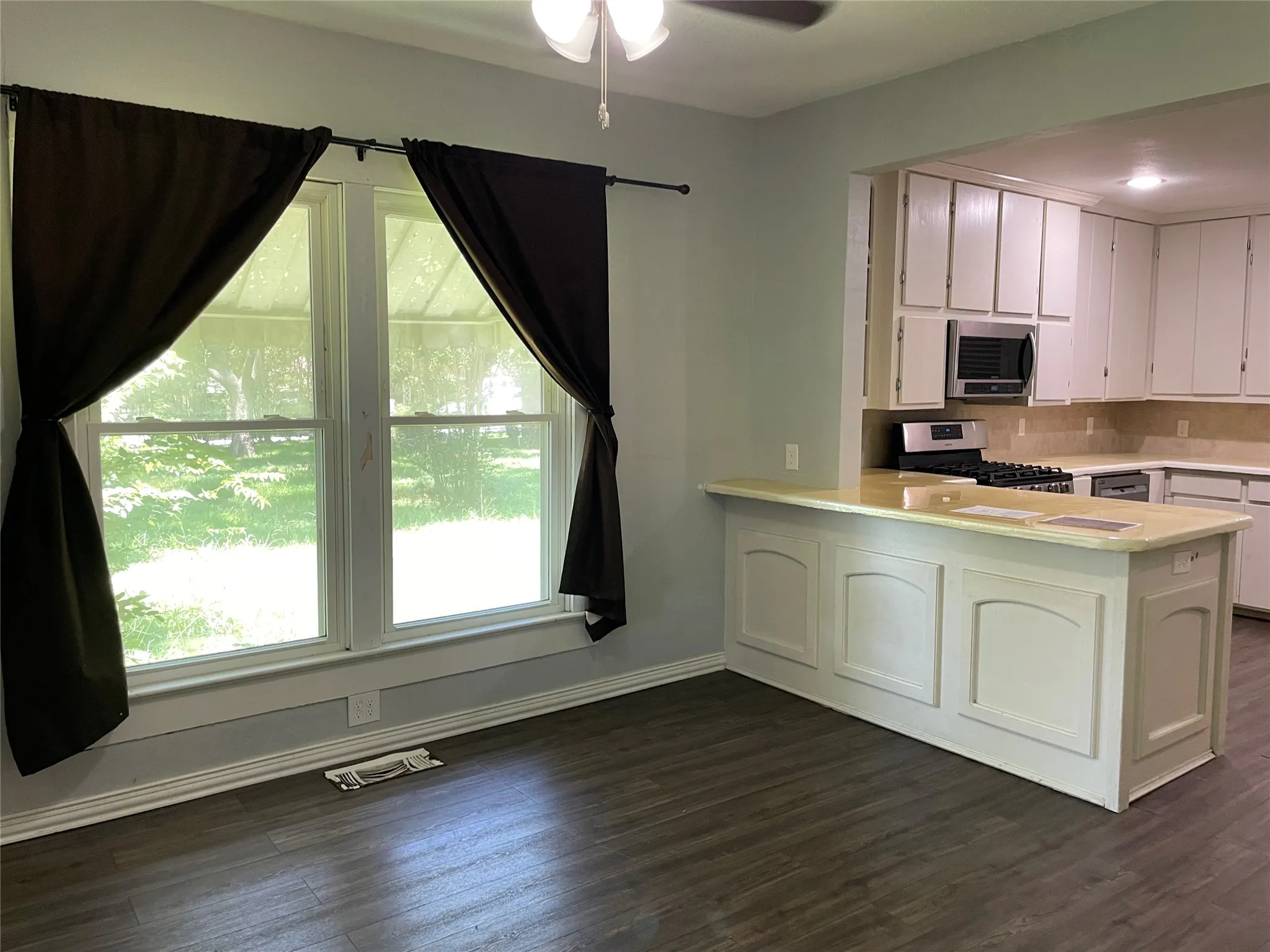 Single Family Residence For Sale in Grayson County , 1115 W Lamar Street, Sherman, Texas 75092, 2 Bedroom, 2 Bathroom, Garage spaces, 1,176 Sqft, built in 1955, mls#21329818, Real Estate Agent in Sherman, Homes For Sale in Grayson county, Homes For Sale in Sherman, Realtor in Sherman Texas, Real Estate Brokerage Independent Realty Texas, Luminita Cordes Realtor