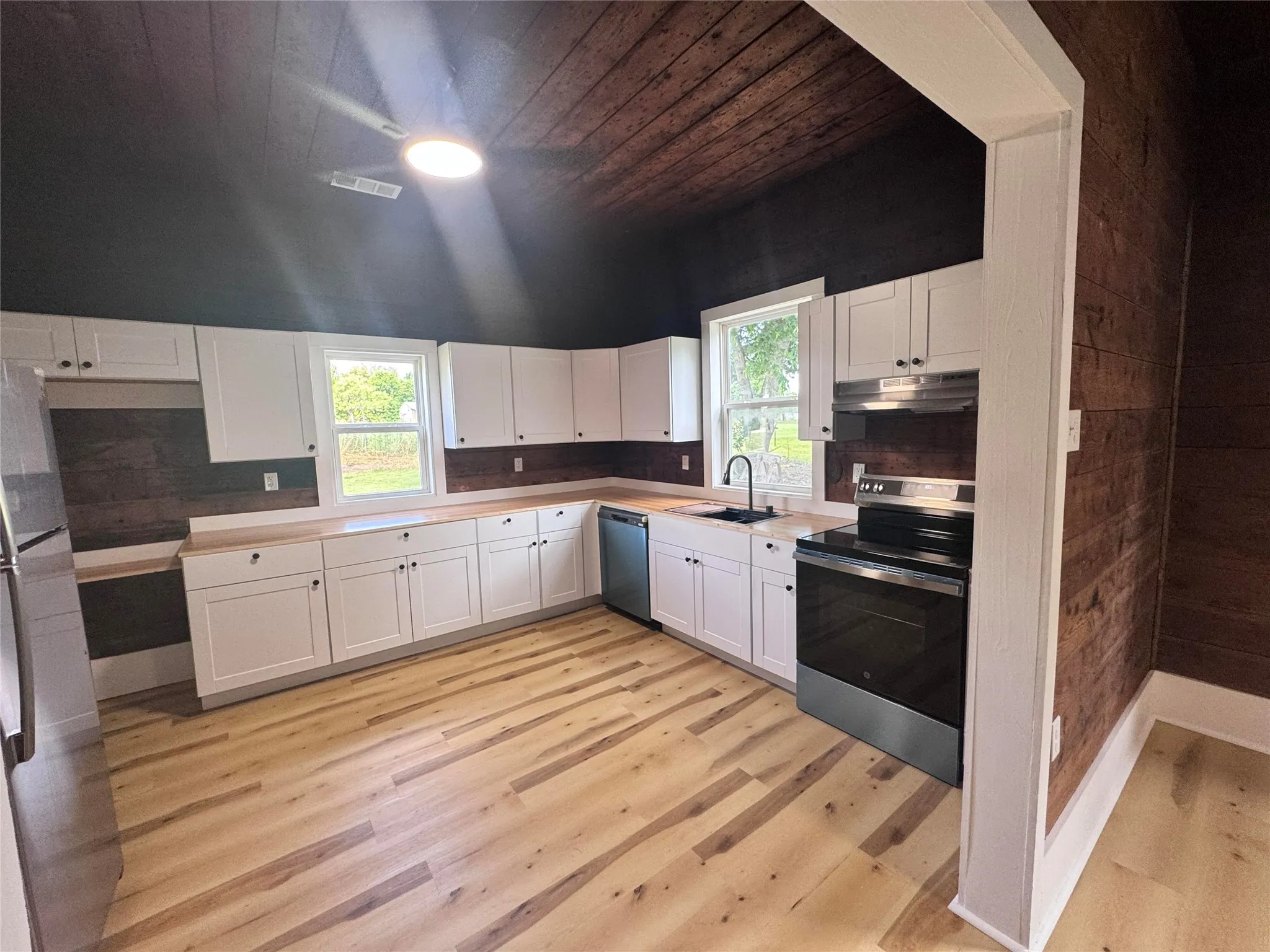 Single Family Residence For Sale in Brown County , 700 Avenue H, Blanket, Texas 76432, 3 Bedroom, 2 Bathroom, Garage spaces, 1,556 Sqft, built in 1907, Price $219,000, mls#21330593, Real Estate Agent in Blanket, Homes For Sale in Brown county, Homes For Sale in Blanket, Realtor in Blanket Texas, Real Estate Brokerage Independent Realty Texas, Luminita Cordes Realtor