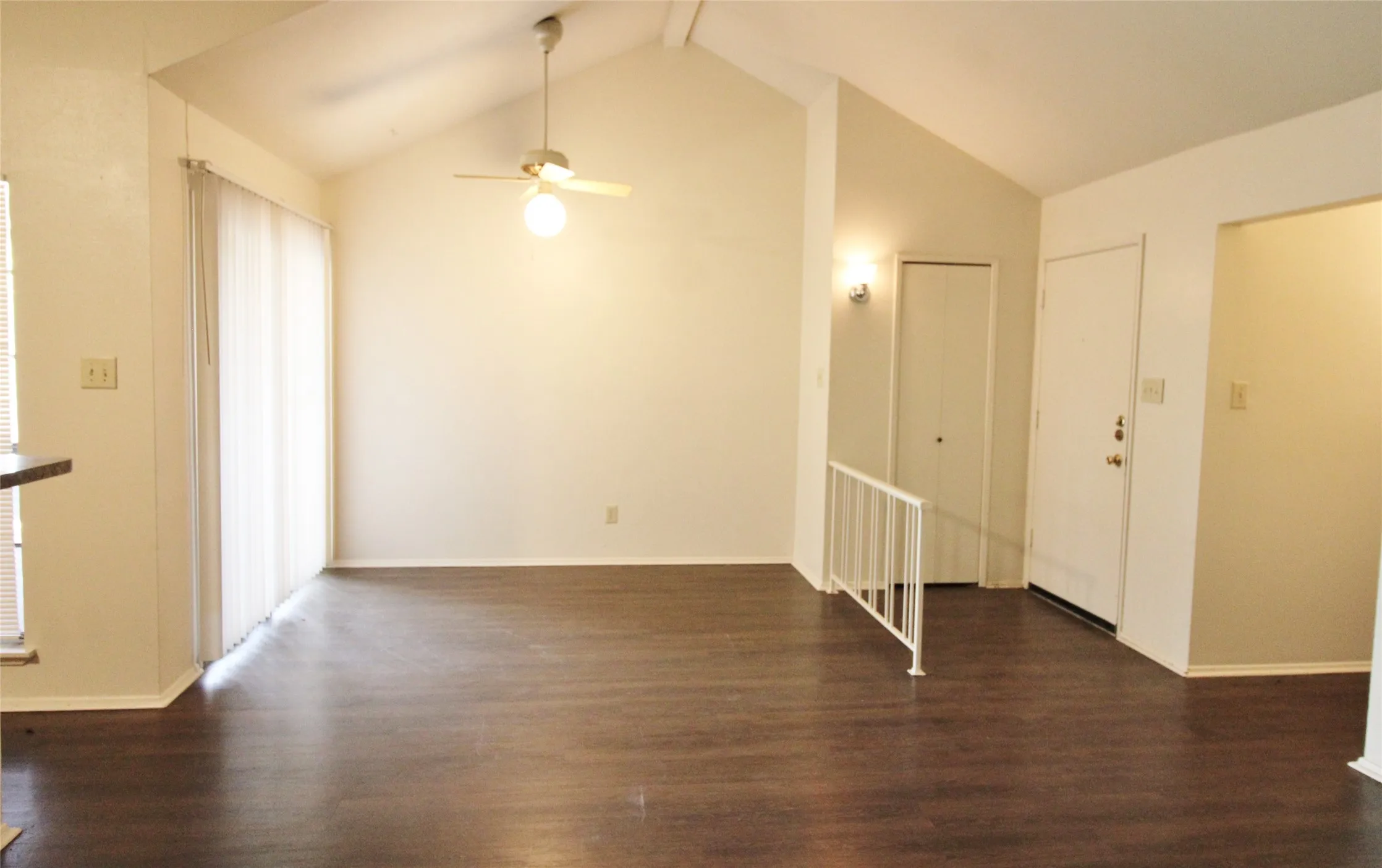 Duplex For Rent in Dallas County , 405 Pogue Street, Cedar Hill, Texas 75104, 2 Bedroom, 2 Bathroom, Garage spaces, 1,152 Sqft, built in 1982, mls#21330606, Real Estate Agent in Cedar Hill, Homes For Rent in Dallas county, Homes For Rent in Cedar Hill, Realtor in Cedar Hill Texas, Real Estate Brokerage Independent Realty Texas, Luminita Cordes Realtor