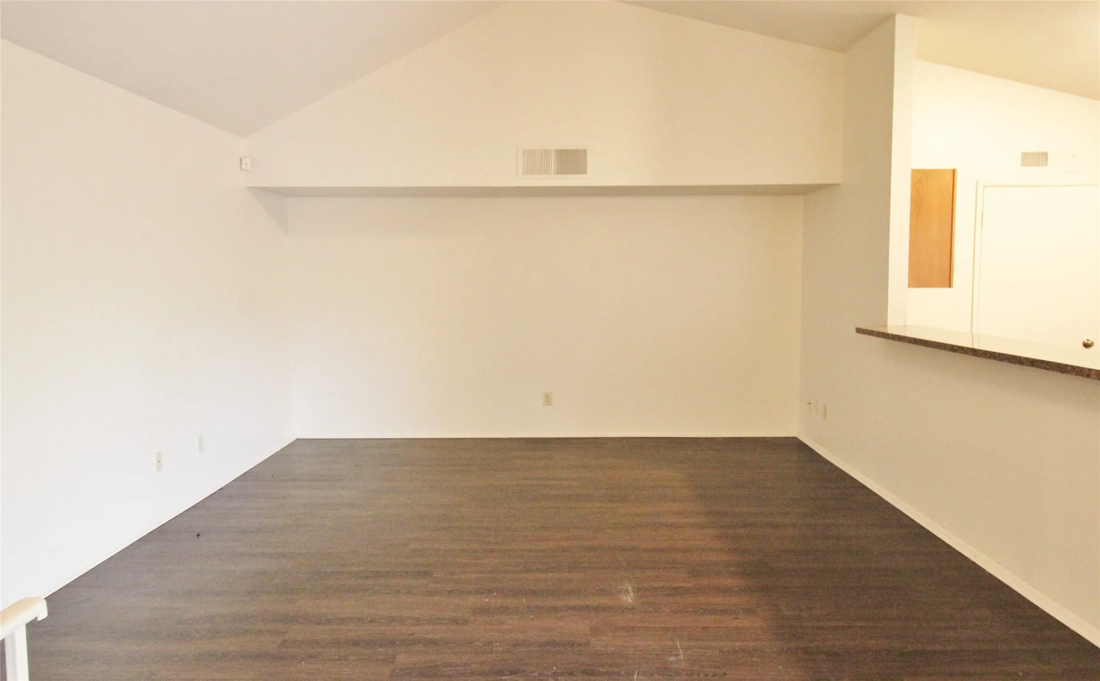 Duplex For Rent in Dallas County , 405 Pogue Street, Cedar Hill, Texas 75104, 2 Bedroom, 2 Bathroom, Garage spaces, 1,152 Sqft, built in 1982, mls#21330606, Real Estate Agent in Cedar Hill, Homes For Rent in Dallas county, Homes For Rent in Cedar Hill, Realtor in Cedar Hill Texas, Real Estate Brokerage Independent Realty Texas, Luminita Cordes Realtor