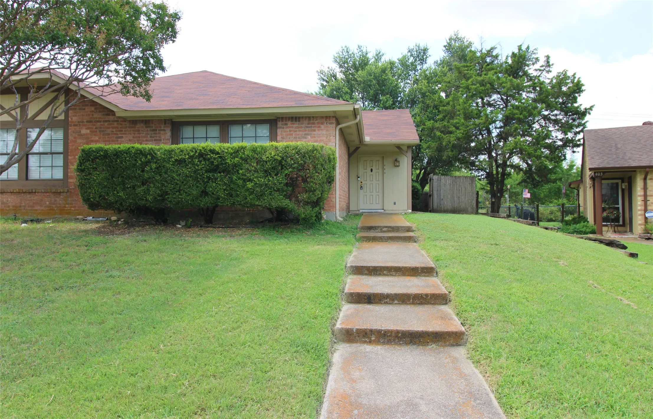 Duplex For Rent in Dallas County , 405 Pogue Street, Cedar Hill, Texas 75104, 2 Bedroom, 2 Bathroom, Garage spaces, 1,152 Sqft, built in 1982, mls#21330606, Real Estate Agent in Cedar Hill, Homes For Rent in Dallas county, Homes For Rent in Cedar Hill, Realtor in Cedar Hill Texas, Real Estate Brokerage Independent Realty Texas, Luminita Cordes Realtor