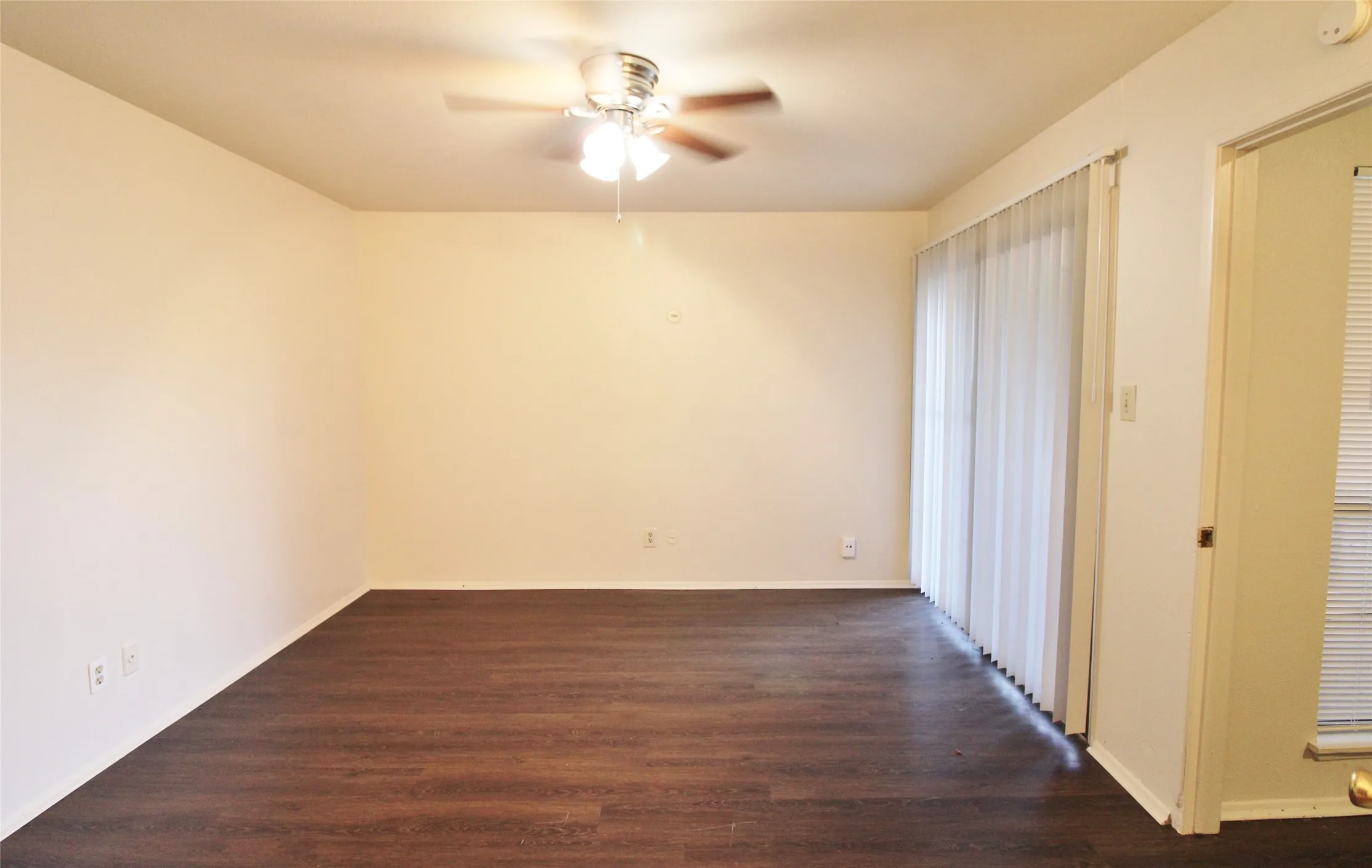 Duplex For Rent in Dallas County , 405 Pogue Street, Cedar Hill, Texas 75104, 2 Bedroom, 2 Bathroom, Garage spaces, 1,152 Sqft, built in 1982, mls#21330606, Real Estate Agent in Cedar Hill, Homes For Rent in Dallas county, Homes For Rent in Cedar Hill, Realtor in Cedar Hill Texas, Real Estate Brokerage Independent Realty Texas, Luminita Cordes Realtor