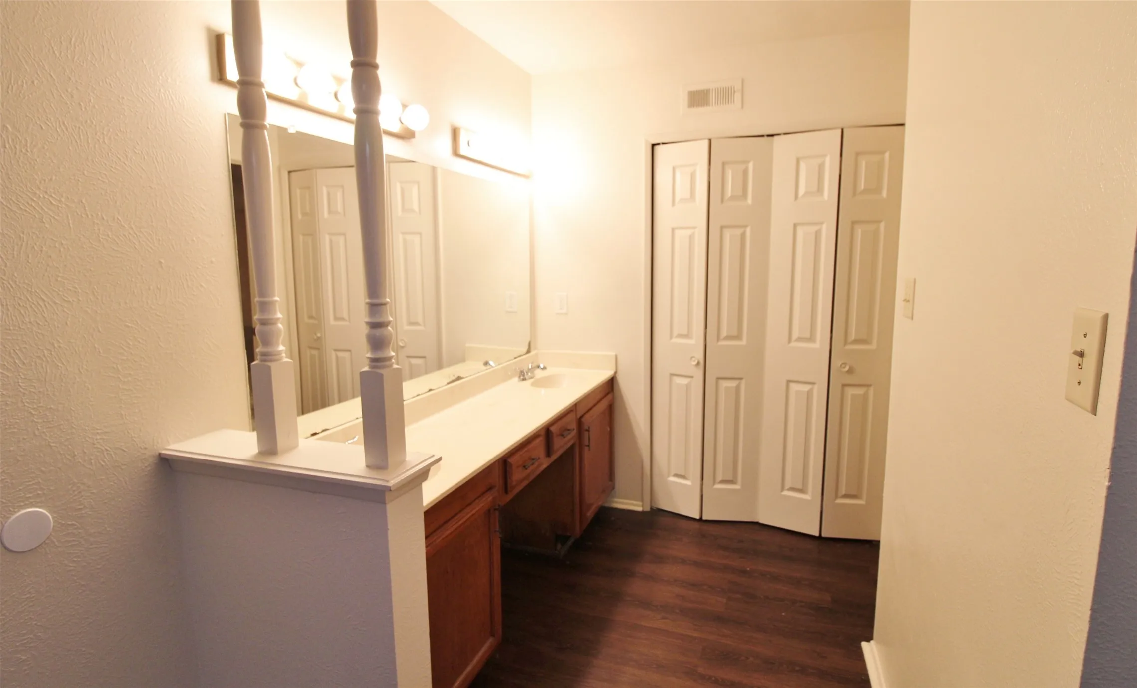 Duplex For Rent in Dallas County , 405 Pogue Street, Cedar Hill, Texas 75104, 2 Bedroom, 2 Bathroom, Garage spaces, 1,152 Sqft, built in 1982, mls#21330606, Real Estate Agent in Cedar Hill, Homes For Rent in Dallas county, Homes For Rent in Cedar Hill, Realtor in Cedar Hill Texas, Real Estate Brokerage Independent Realty Texas, Luminita Cordes Realtor
