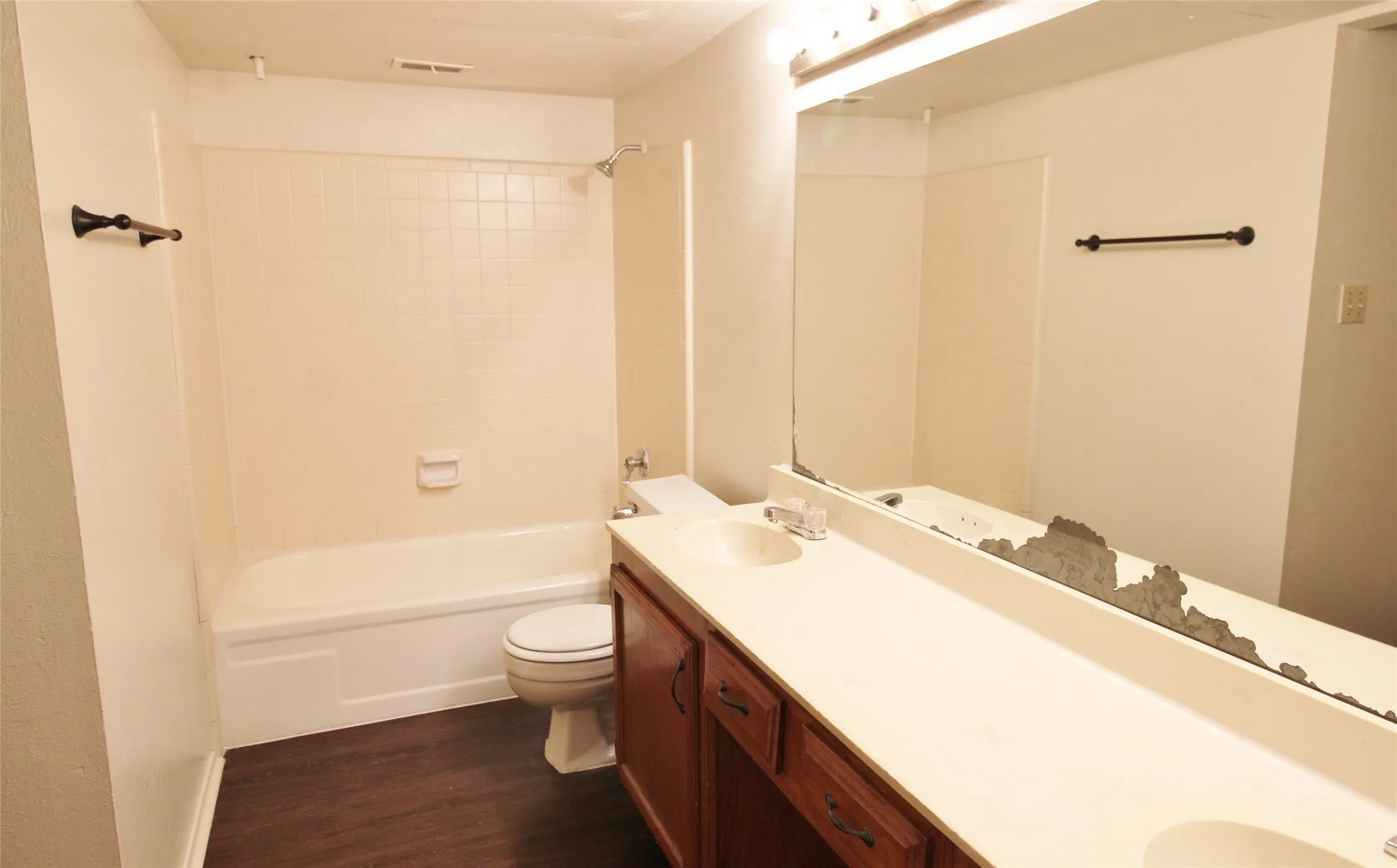 Duplex For Rent in Dallas County , 405 Pogue Street, Cedar Hill, Texas 75104, 2 Bedroom, 2 Bathroom, Garage spaces, 1,152 Sqft, built in 1982, mls#21330606, Real Estate Agent in Cedar Hill, Homes For Rent in Dallas county, Homes For Rent in Cedar Hill, Realtor in Cedar Hill Texas, Real Estate Brokerage Independent Realty Texas, Luminita Cordes Realtor