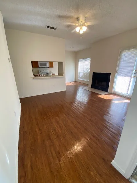Condominium For Rent in Dallas County , 7126 Holly Hill Drive 105, Dallas, Texas 75231, 1 Bedroom, 1 Bathroom, Garage spaces, 647 Sqft, built in 1983, mls#21330629, Real Estate Agent in Dallas, Homes For Rent in Dallas county, Homes For Rent in Dallas, Realtor in Dallas Texas, Real Estate Brokerage Independent Realty Texas, Luminita Cordes Realtor