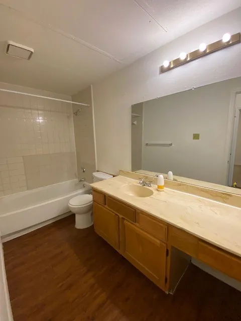 Condominium For Rent in Dallas County , 7126 Holly Hill Drive 105, Dallas, Texas 75231, 1 Bedroom, 1 Bathroom, Garage spaces, 647 Sqft, built in 1983, mls#21330629, Real Estate Agent in Dallas, Homes For Rent in Dallas county, Homes For Rent in Dallas, Realtor in Dallas Texas, Real Estate Brokerage Independent Realty Texas, Luminita Cordes Realtor