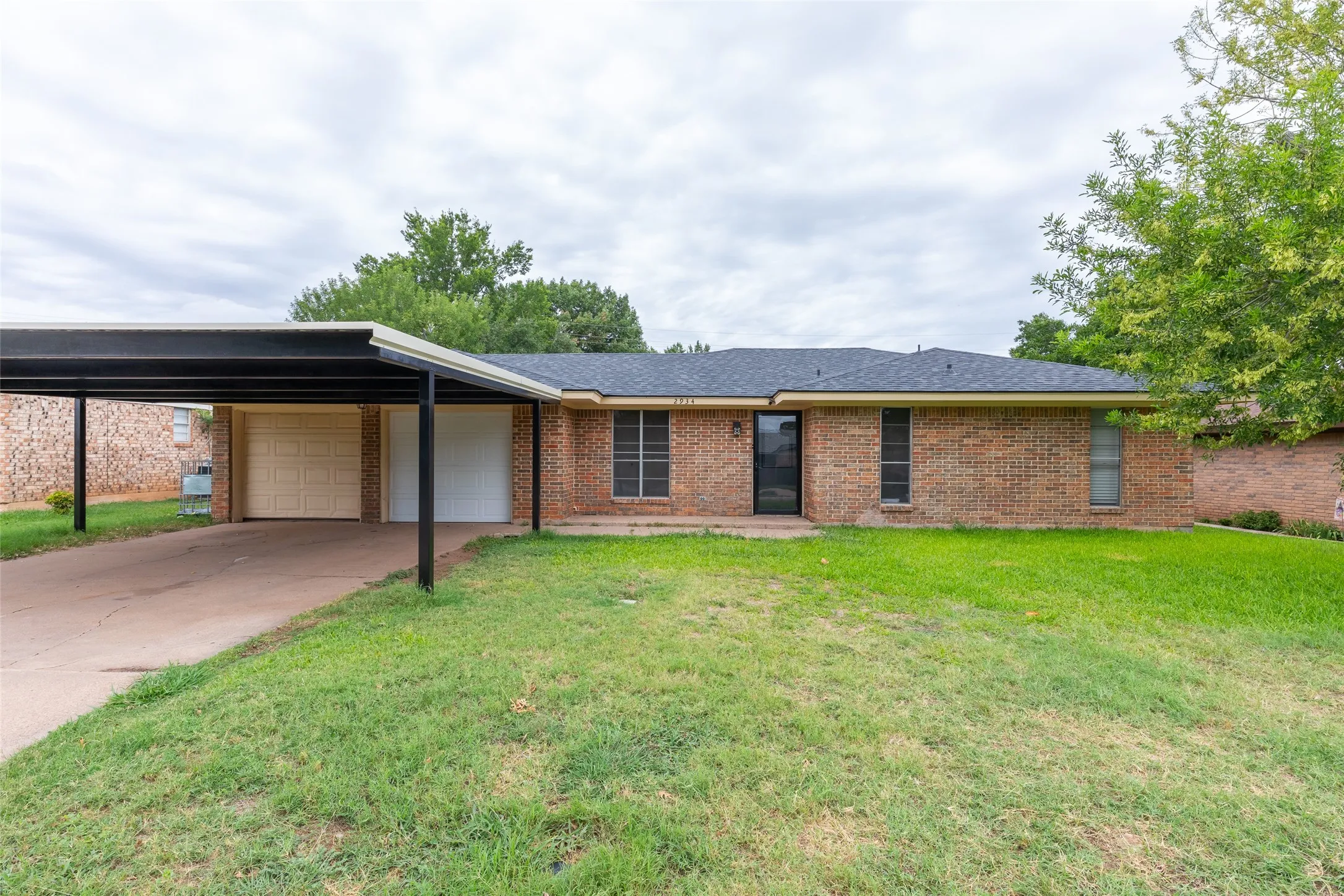 Single Family Residence For Sale in Taylor County , 2934 Arlington Avenue, Abilene, Texas 79606, 4 Bedroom, 2 Bathroom, 2 Garage spaces, 1,453 Sqft, built in 1976, mls#21330048, Real Estate Agent in Abilene, Homes For Sale in Taylor county, Homes For Sale in Abilene, Realtor in Abilene Texas, Real Estate Brokerage Independent Realty Texas, Luminita Cordes Realtor