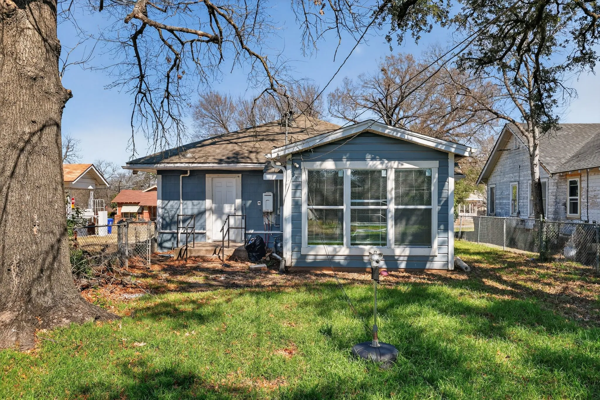 Single Family Residence For Sale in Mc Lennan County , 528 N 31st Street, Waco, Texas 76707, 3 Bedroom, 2 Bathroom, 1 Garage spaces, 1,388 Sqft, built in 1925, mls#21330610, Real Estate Agent in Waco, Homes For Sale in Mc Lennan county, Homes For Sale in Waco, Realtor in Waco Texas, Real Estate Brokerage Independent Realty Texas, Luminita Cordes Realtor