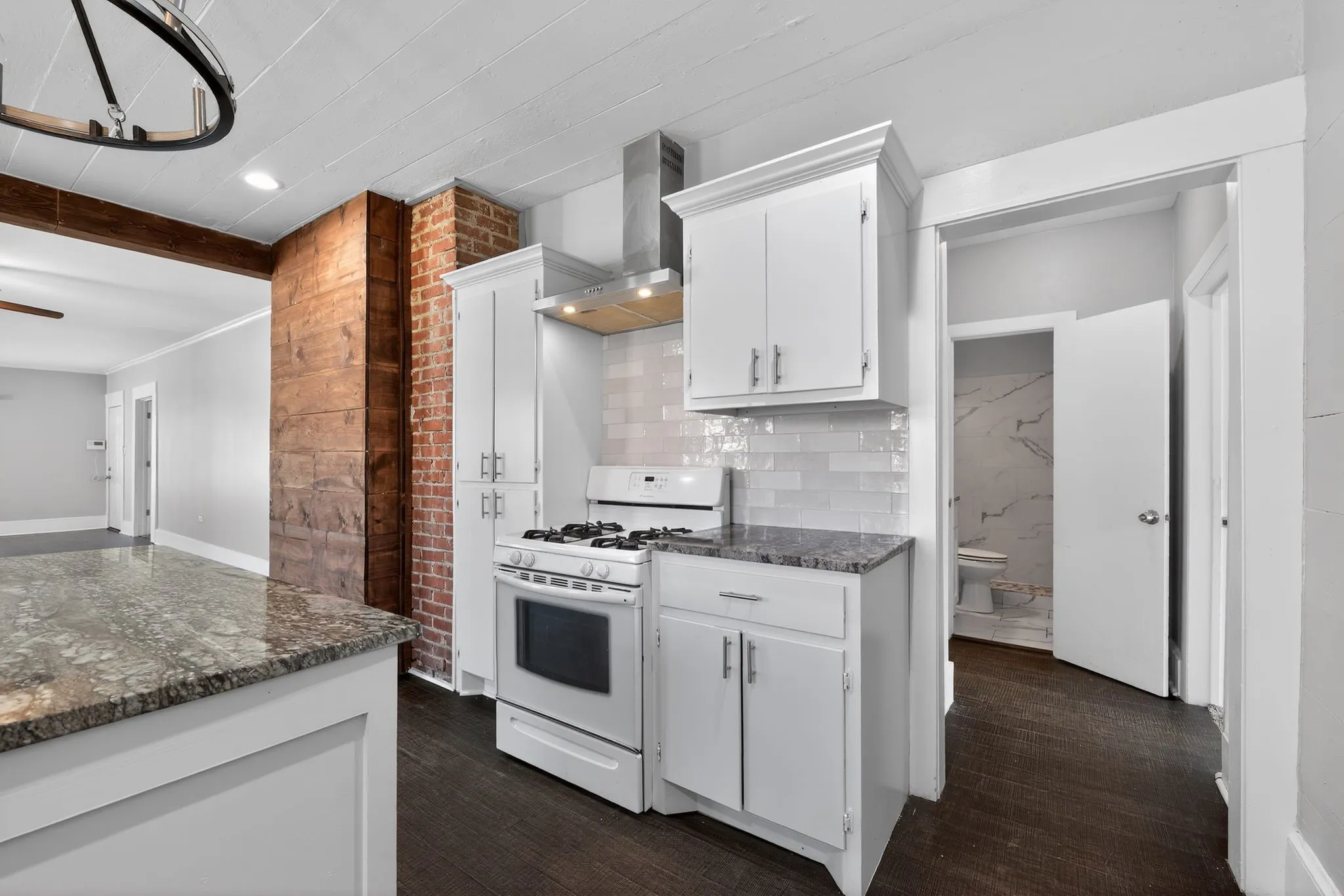 Single Family Residence For Sale in Mc Lennan County , 528 N 31st Street, Waco, Texas 76707, 3 Bedroom, 2 Bathroom, 1 Garage spaces, 1,388 Sqft, built in 1925, mls#21330610, Real Estate Agent in Waco, Homes For Sale in Mc Lennan county, Homes For Sale in Waco, Realtor in Waco Texas, Real Estate Brokerage Independent Realty Texas, Luminita Cordes Realtor