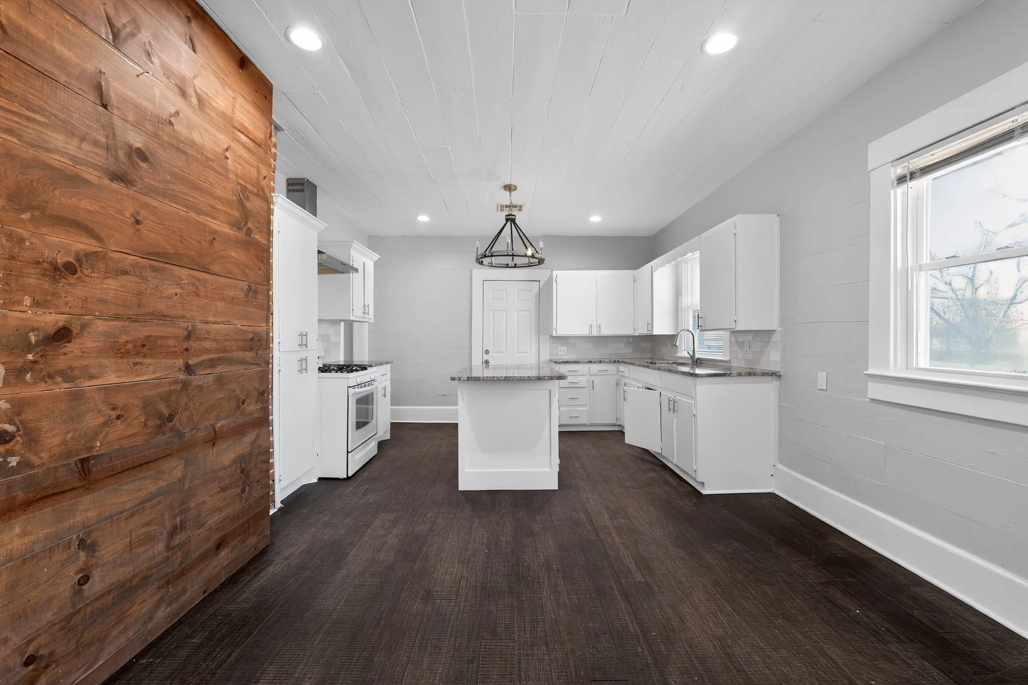 Single Family Residence For Sale in Mc Lennan County , 528 N 31st Street, Waco, Texas 76707, 3 Bedroom, 2 Bathroom, 1 Garage spaces, 1,388 Sqft, built in 1925, mls#21330610, Real Estate Agent in Waco, Homes For Sale in Mc Lennan county, Homes For Sale in Waco, Realtor in Waco Texas, Real Estate Brokerage Independent Realty Texas, Luminita Cordes Realtor