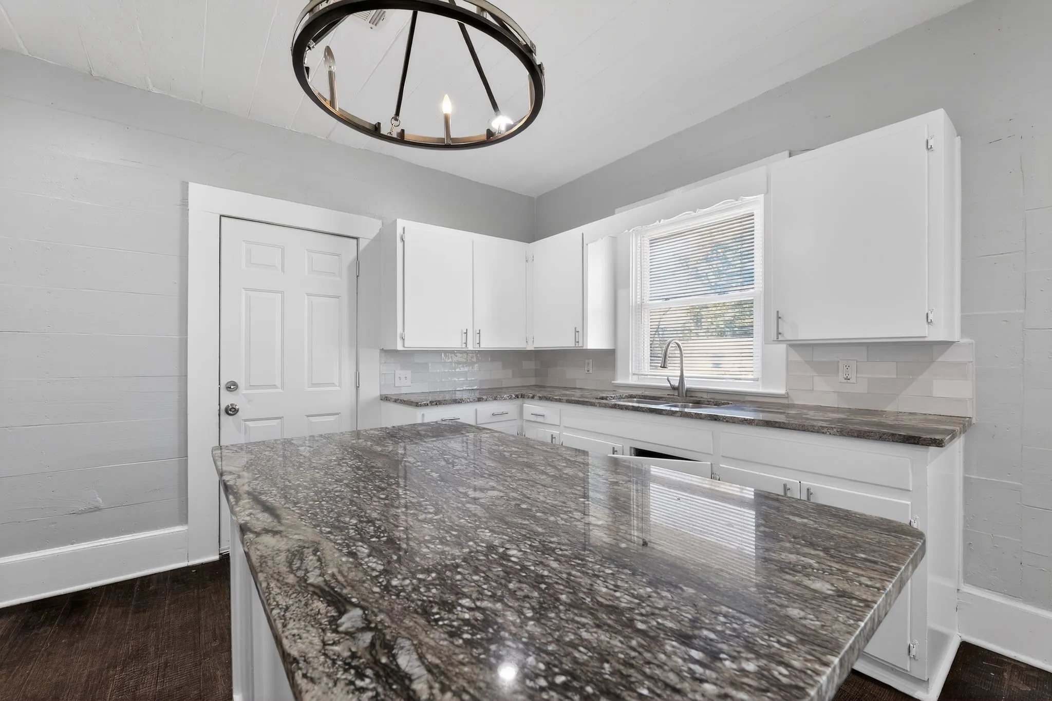 Single Family Residence For Sale in Mc Lennan County , 528 N 31st Street, Waco, Texas 76707, 3 Bedroom, 2 Bathroom, 1 Garage spaces, 1,388 Sqft, built in 1925, mls#21330610, Real Estate Agent in Waco, Homes For Sale in Mc Lennan county, Homes For Sale in Waco, Realtor in Waco Texas, Real Estate Brokerage Independent Realty Texas, Luminita Cordes Realtor