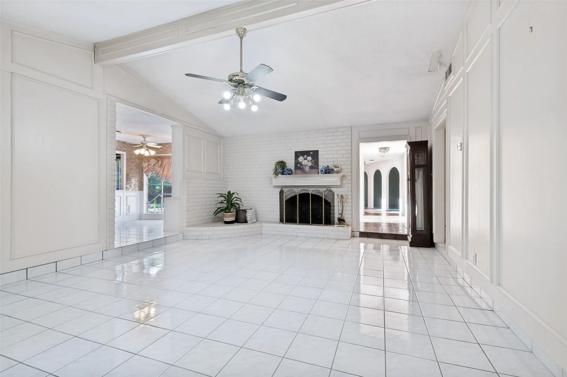 Single Family Residence For Sale in Tarrant County , 6101 Circleview Drive, Haltom City, Texas 76180, 3 Bedroom, 4 Bathroom, 2 Garage spaces, 3,736 Sqft, built in 1968, mls#21327131, Real Estate Agent in Haltom City, Homes For Sale in Tarrant county, Homes For Sale in Haltom City, Realtor in Haltom City Texas, Real Estate Brokerage Independent Realty Texas, Luminita Cordes Realtor