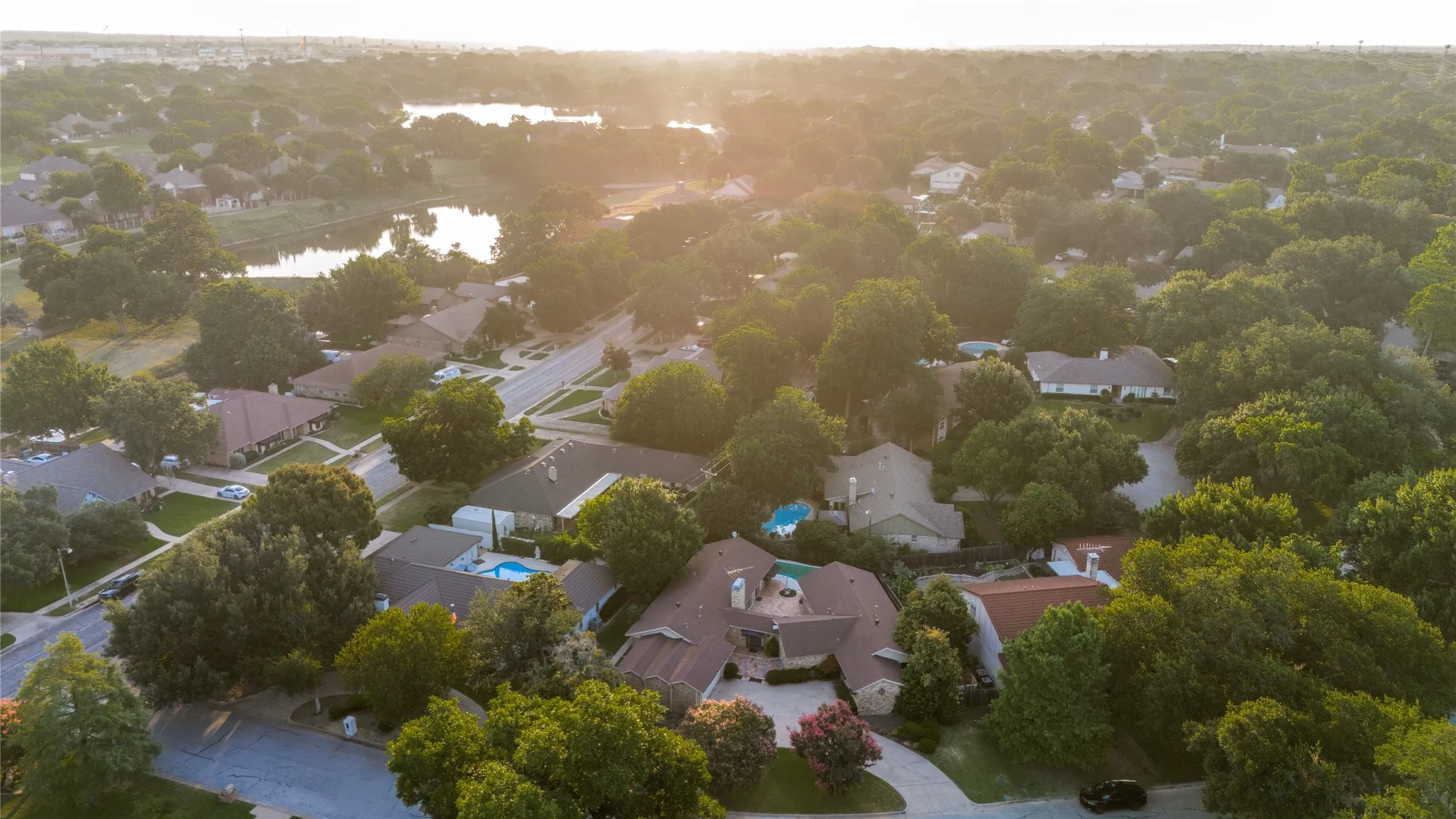 2 lakes in the neighborhood