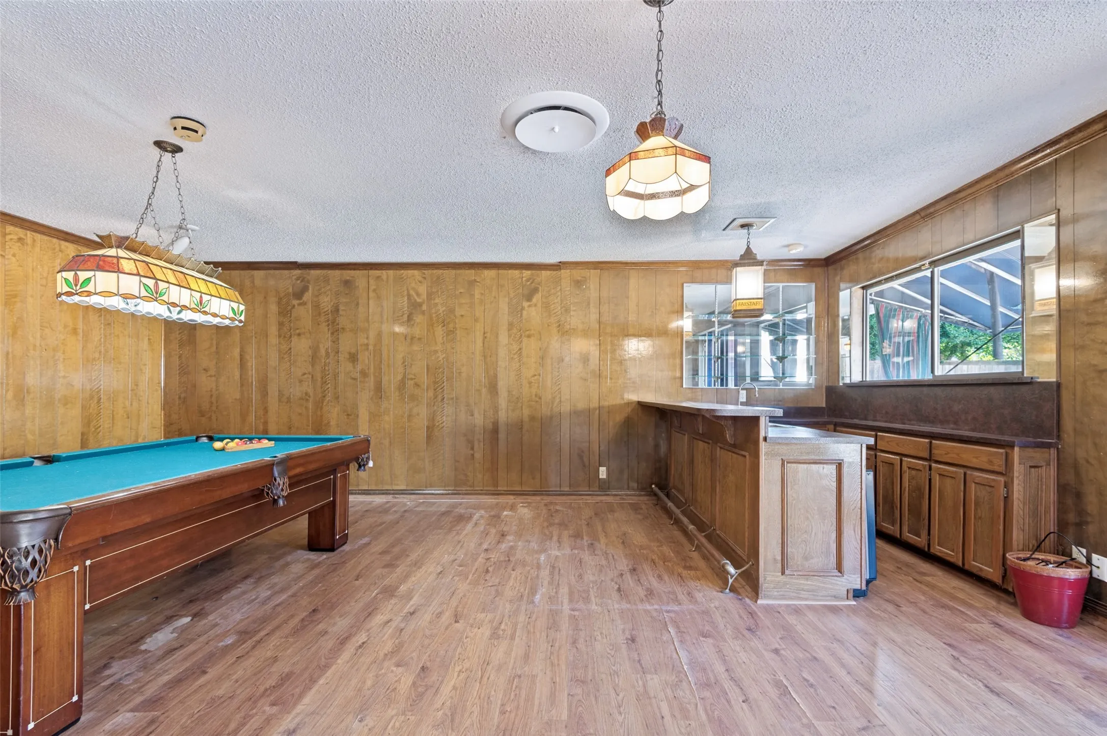 Single Family Residence For Sale in Tarrant County , 6101 Circleview Drive, Haltom City, Texas 76180, 3 Bedroom, 4 Bathroom, 2 Garage spaces, 3,736 Sqft, built in 1968, mls#21327131, Real Estate Agent in Haltom City, Homes For Sale in Tarrant county, Homes For Sale in Haltom City, Realtor in Haltom City Texas, Real Estate Brokerage Independent Realty Texas, Luminita Cordes Realtor