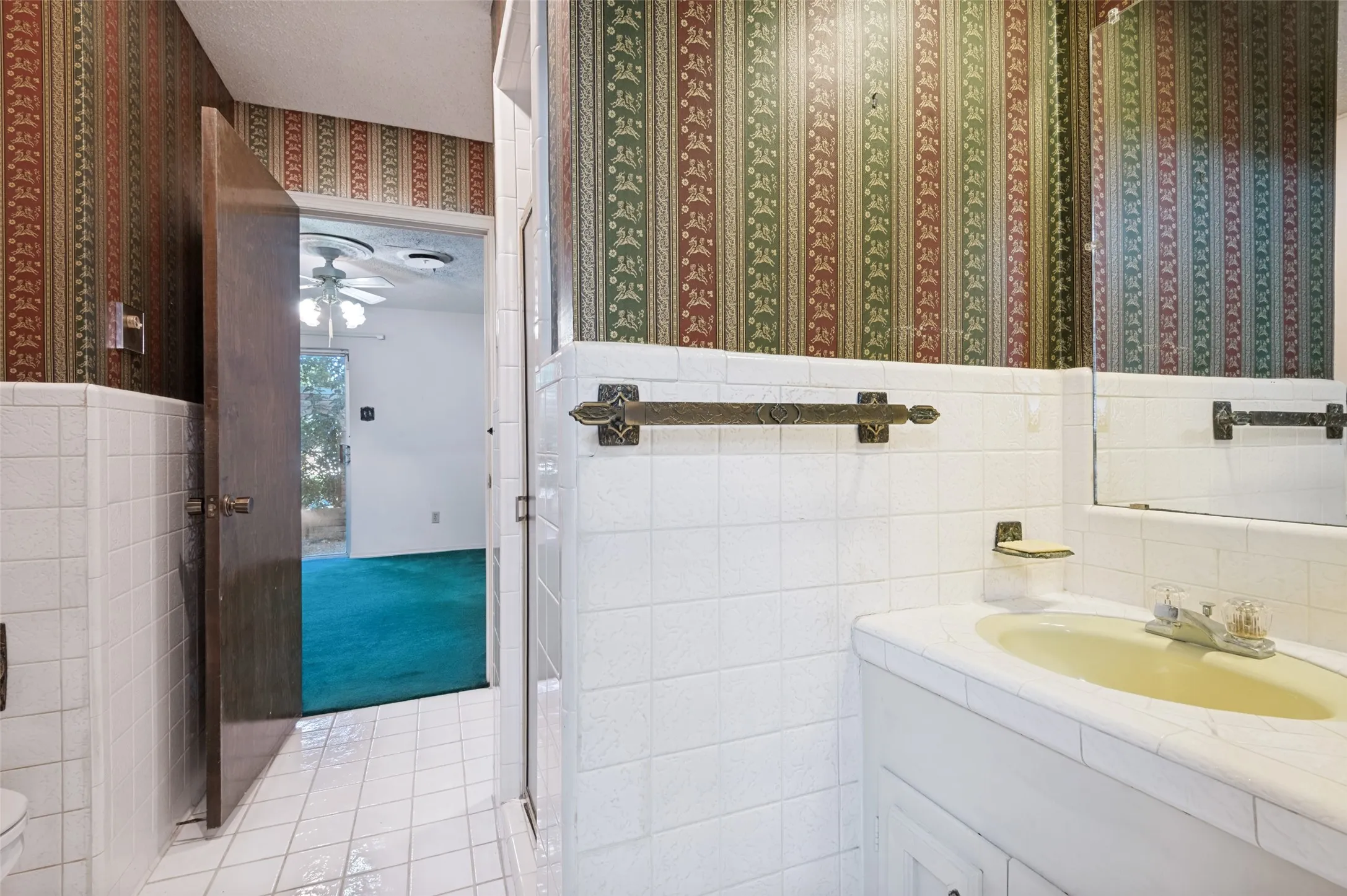 Single Family Residence For Sale in Tarrant County , 6101 Circleview Drive, Haltom City, Texas 76180, 3 Bedroom, 4 Bathroom, 2 Garage spaces, 3,736 Sqft, built in 1968, mls#21327131, Real Estate Agent in Haltom City, Homes For Sale in Tarrant county, Homes For Sale in Haltom City, Realtor in Haltom City Texas, Real Estate Brokerage Independent Realty Texas, Luminita Cordes Realtor