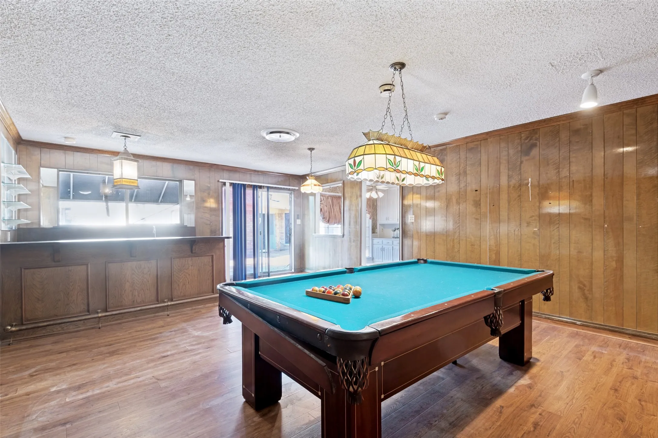 Single Family Residence For Sale in Tarrant County , 6101 Circleview Drive, Haltom City, Texas 76180, 3 Bedroom, 4 Bathroom, 2 Garage spaces, 3,736 Sqft, built in 1968, mls#21327131, Real Estate Agent in Haltom City, Homes For Sale in Tarrant county, Homes For Sale in Haltom City, Realtor in Haltom City Texas, Real Estate Brokerage Independent Realty Texas, Luminita Cordes Realtor