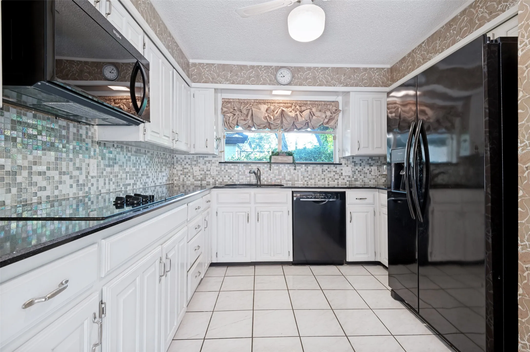 Single Family Residence For Sale in Tarrant County , 6101 Circleview Drive, Haltom City, Texas 76180, 3 Bedroom, 4 Bathroom, 2 Garage spaces, 3,736 Sqft, built in 1968, mls#21327131, Real Estate Agent in Haltom City, Homes For Sale in Tarrant county, Homes For Sale in Haltom City, Realtor in Haltom City Texas, Real Estate Brokerage Independent Realty Texas, Luminita Cordes Realtor