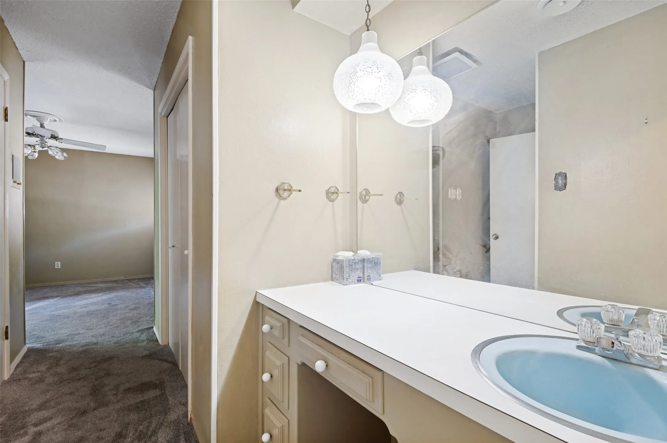 Single Family Residence For Sale in Tarrant County , 6101 Circleview Drive, Haltom City, Texas 76180, 3 Bedroom, 4 Bathroom, 2 Garage spaces, 3,736 Sqft, built in 1968, mls#21327131, Real Estate Agent in Haltom City, Homes For Sale in Tarrant county, Homes For Sale in Haltom City, Realtor in Haltom City Texas, Real Estate Brokerage Independent Realty Texas, Luminita Cordes Realtor