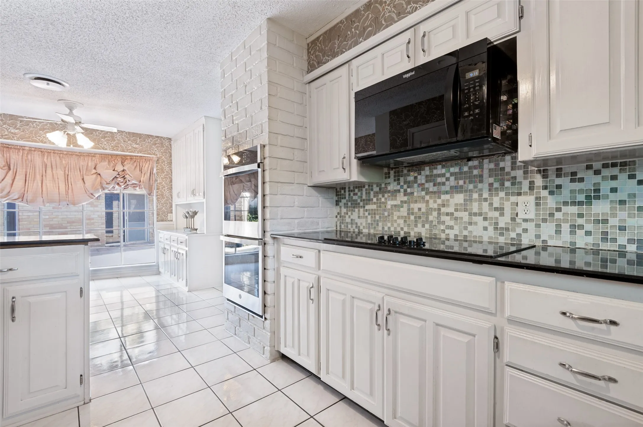 Single Family Residence For Sale in Tarrant County , 6101 Circleview Drive, Haltom City, Texas 76180, 3 Bedroom, 4 Bathroom, 2 Garage spaces, 3,736 Sqft, built in 1968, mls#21327131, Real Estate Agent in Haltom City, Homes For Sale in Tarrant county, Homes For Sale in Haltom City, Realtor in Haltom City Texas, Real Estate Brokerage Independent Realty Texas, Luminita Cordes Realtor