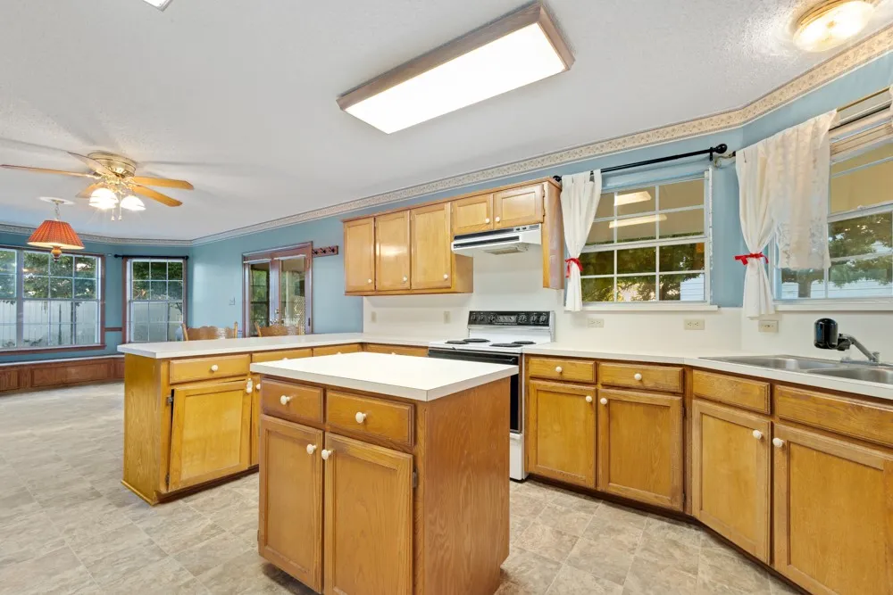 Single Family Residence For Sale in Denton County , 9861 Jim Christal Road, Denton, Texas 76249, 3 Bedroom, 3 Bathroom, 2 Garage spaces, 1,749 Sqft, built in 1994, mls#21324955, Real Estate Agent in Denton, Homes For Sale in Denton county, Homes For Sale in Denton, Realtor in Denton Texas, Real Estate Brokerage Independent Realty Texas, Luminita Cordes Realtor