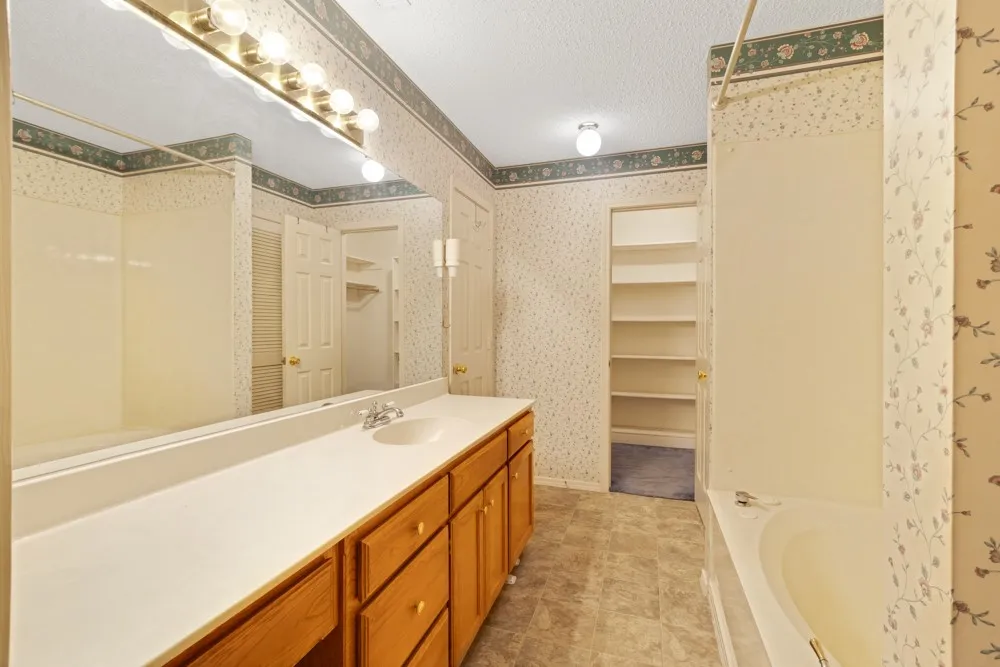 Single Family Residence For Sale in Denton County , 9861 Jim Christal Road, Denton, Texas 76249, 3 Bedroom, 3 Bathroom, 2 Garage spaces, 1,749 Sqft, built in 1994, mls#21324955, Real Estate Agent in Denton, Homes For Sale in Denton county, Homes For Sale in Denton, Realtor in Denton Texas, Real Estate Brokerage Independent Realty Texas, Luminita Cordes Realtor