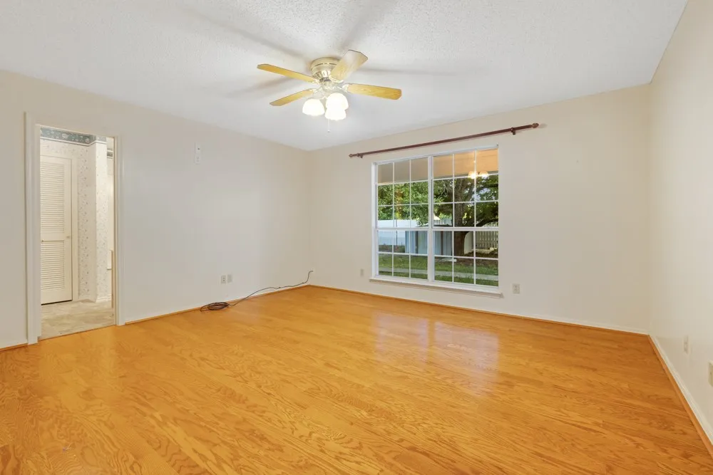 Single Family Residence For Sale in Denton County , 9861 Jim Christal Road, Denton, Texas 76249, 3 Bedroom, 3 Bathroom, 2 Garage spaces, 1,749 Sqft, built in 1994, mls#21324955, Real Estate Agent in Denton, Homes For Sale in Denton county, Homes For Sale in Denton, Realtor in Denton Texas, Real Estate Brokerage Independent Realty Texas, Luminita Cordes Realtor