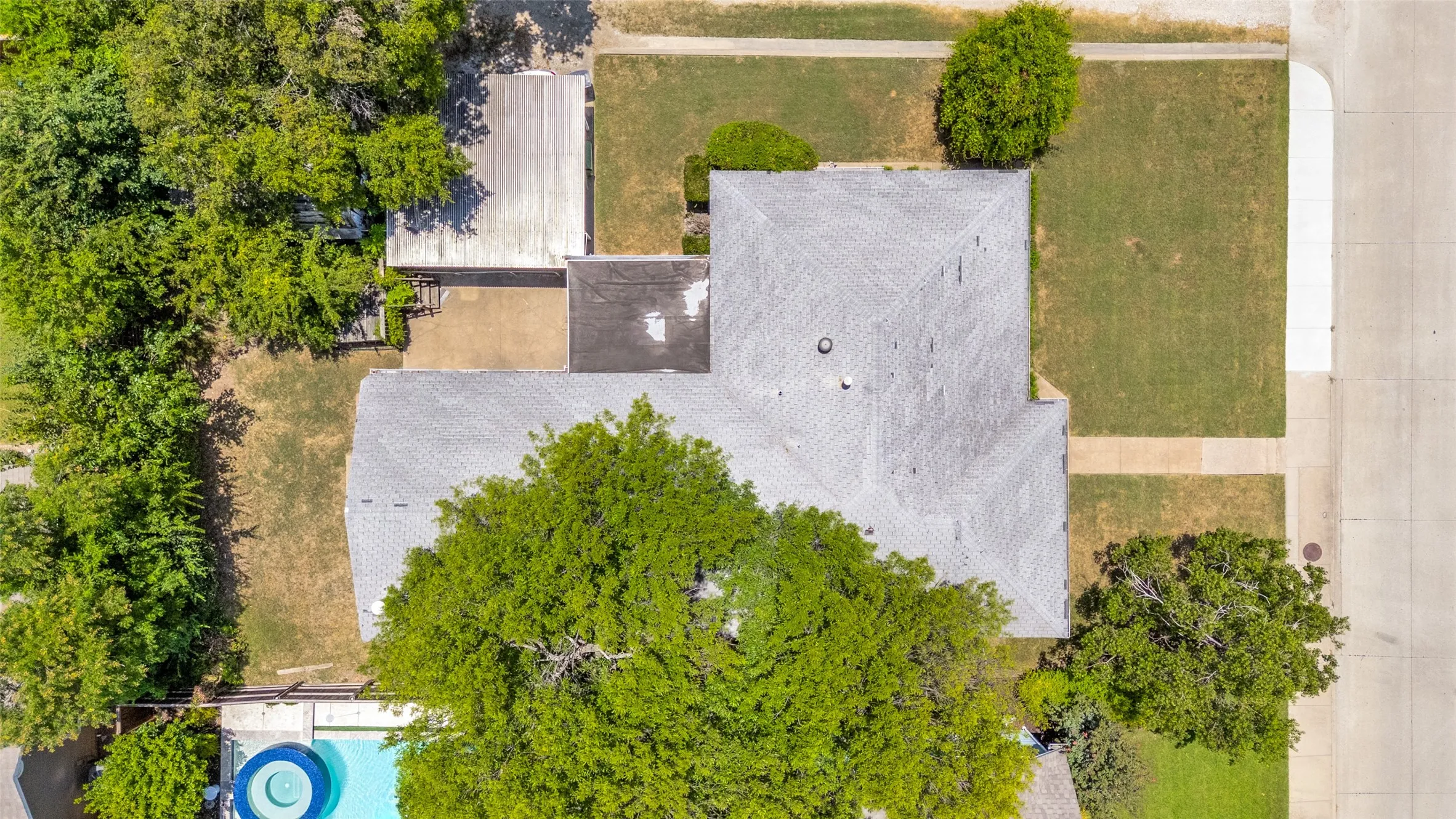 Single Family Residence For Sale in Tarrant County , 311 S Dooley Street, Grapevine, Texas 76051, 4 Bedroom, 2 Bathroom, Garage spaces, 2,123 Sqft, built in 1960, mls#21327470, Real Estate Agent in Grapevine, Homes For Sale in Tarrant county, Homes For Sale in Grapevine, Realtor in Grapevine Texas, Real Estate Brokerage Independent Realty Texas, Luminita Cordes Realtor