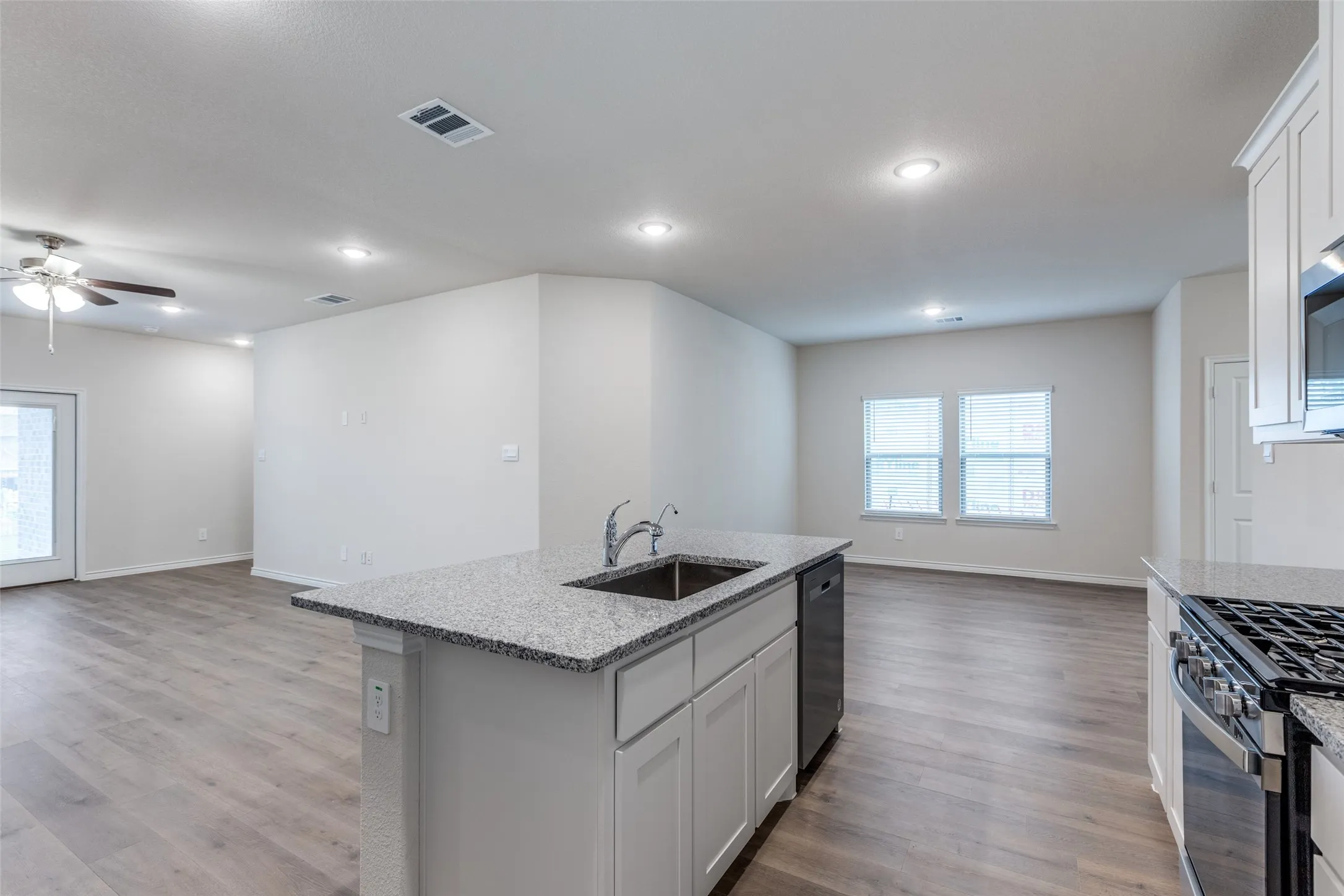 Single Family Residence For Rent in Denton County , 240 Kistler Drive, Little Elm, Texas 75068, 4 Bedroom, 3 Bathroom, 2 Garage spaces, 2,411 Sqft, built in 2024, mls#21329533, Real Estate Agent in Little Elm, Homes For Rent in Denton county, Homes For Rent in Little Elm, Realtor in Little Elm Texas, Real Estate Brokerage Independent Realty Texas, Luminita Cordes Realtor