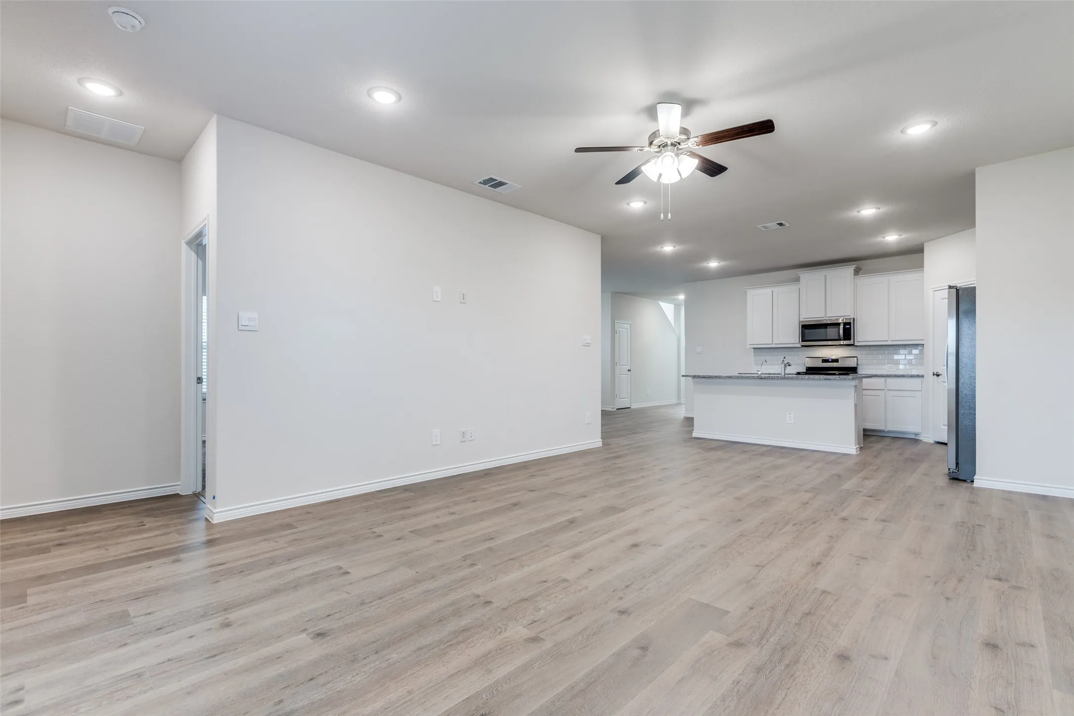 Single Family Residence For Rent in Denton County , 240 Kistler Drive, Little Elm, Texas 75068, 4 Bedroom, 3 Bathroom, 2 Garage spaces, 2,411 Sqft, built in 2024, mls#21329533, Real Estate Agent in Little Elm, Homes For Rent in Denton county, Homes For Rent in Little Elm, Realtor in Little Elm Texas, Real Estate Brokerage Independent Realty Texas, Luminita Cordes Realtor