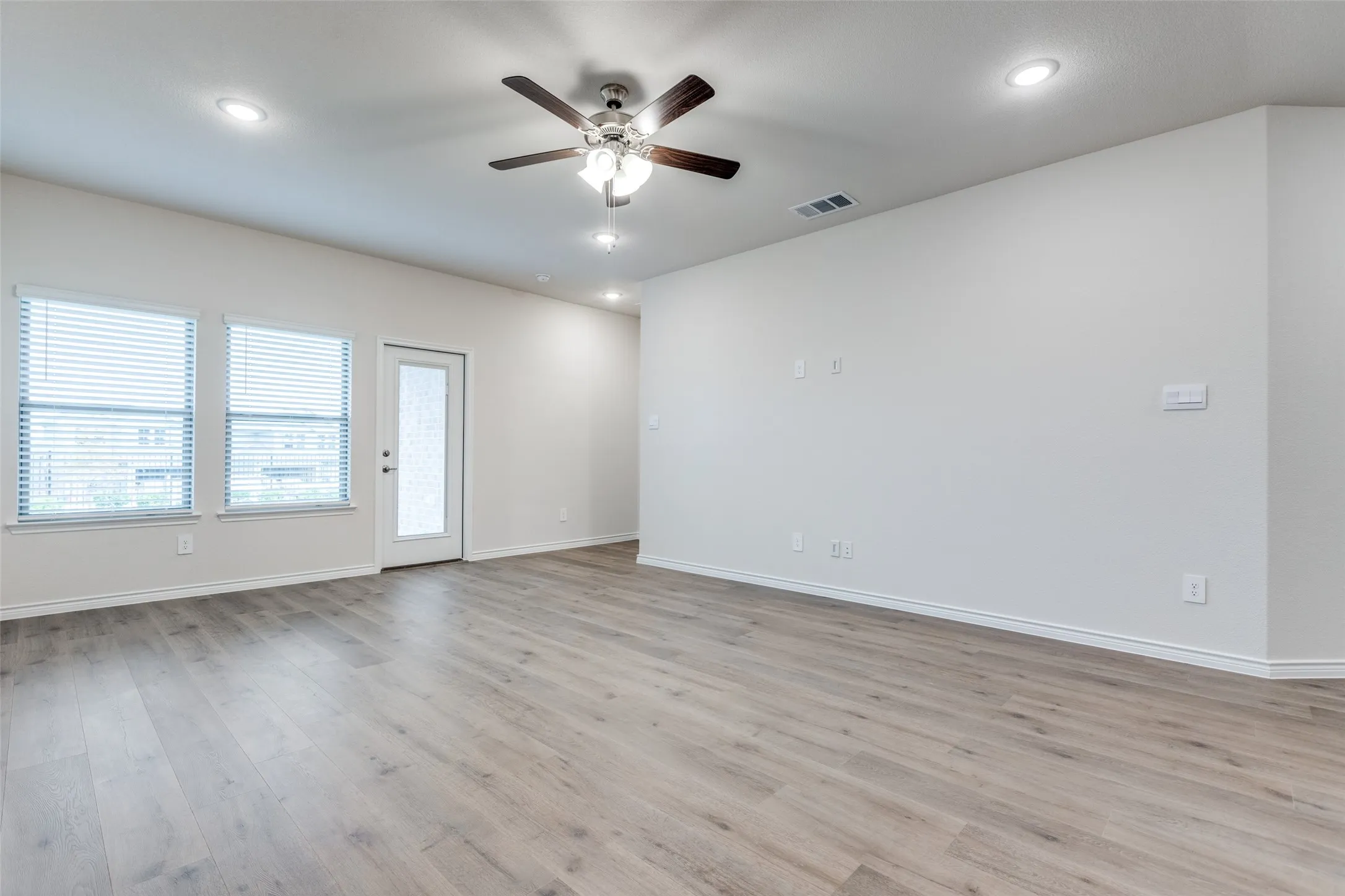 Single Family Residence For Rent in Denton County , 240 Kistler Drive, Little Elm, Texas 75068, 4 Bedroom, 3 Bathroom, 2 Garage spaces, 2,411 Sqft, built in 2024, mls#21329533, Real Estate Agent in Little Elm, Homes For Rent in Denton county, Homes For Rent in Little Elm, Realtor in Little Elm Texas, Real Estate Brokerage Independent Realty Texas, Luminita Cordes Realtor
