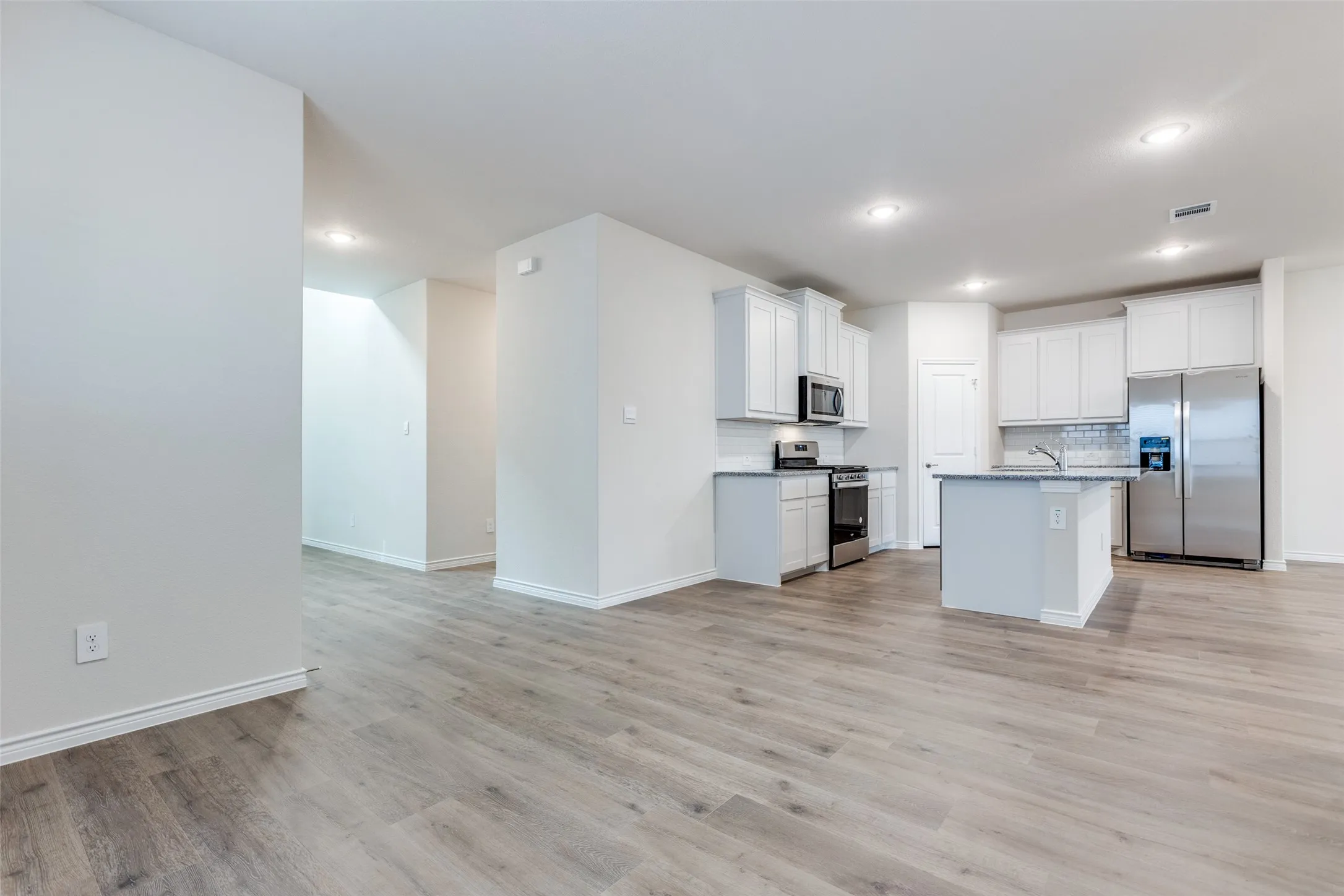 Single Family Residence For Rent in Denton County , 240 Kistler Drive, Little Elm, Texas 75068, 4 Bedroom, 3 Bathroom, 2 Garage spaces, 2,411 Sqft, built in 2024, mls#21329533, Real Estate Agent in Little Elm, Homes For Rent in Denton county, Homes For Rent in Little Elm, Realtor in Little Elm Texas, Real Estate Brokerage Independent Realty Texas, Luminita Cordes Realtor