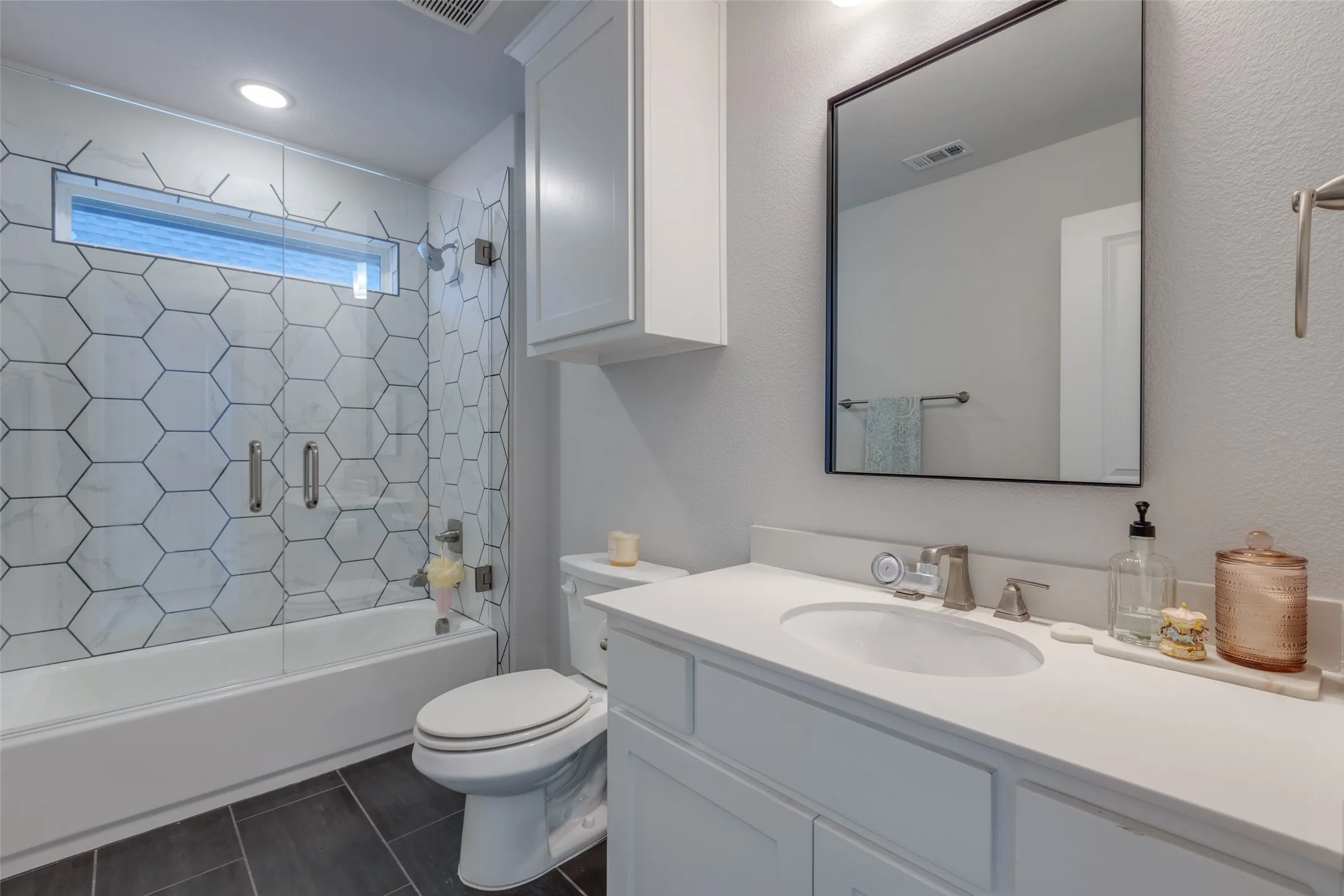 Single Family Residence For Sale in Collin County , 4027 Heatherton Drive, Celina, Texas 75009, 4 Bedroom, 5 Bathroom, 2 Garage spaces, 3,877 Sqft, built in 2021, Price $985,000, mls#21330714, Real Estate Agent in Celina, Homes For Sale in Collin county, Homes For Sale in Celina, Realtor in Celina Texas, Real Estate Brokerage Independent Realty Texas, Luminita Cordes Realtor