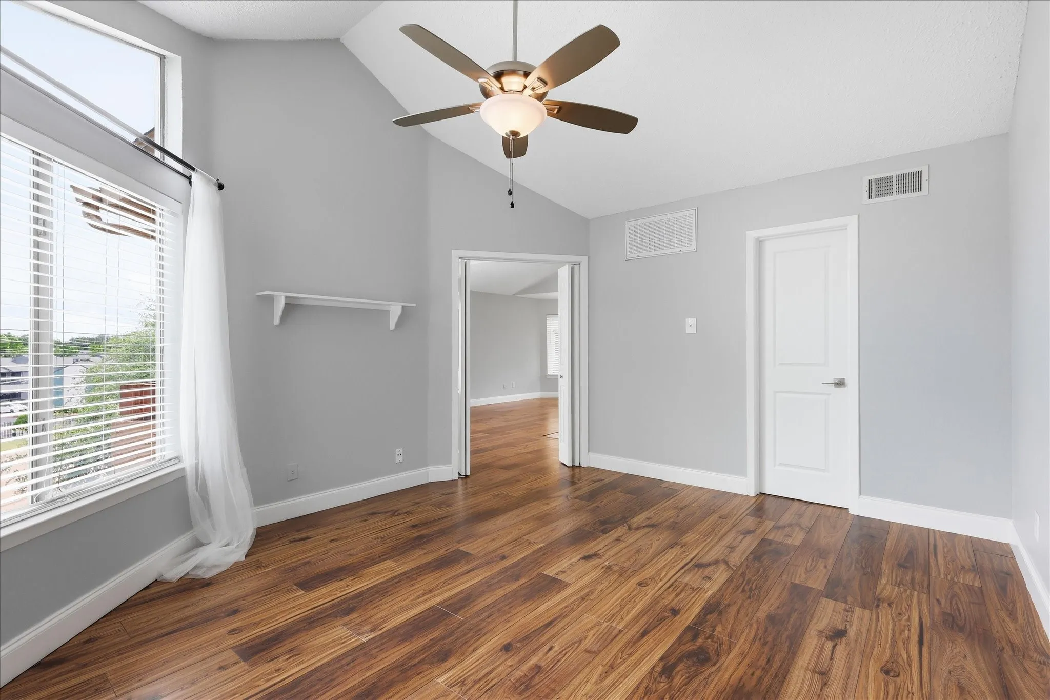 Condominium For Sale in Dallas County , 5550 Spring Valley Road A31, Dallas, Texas 75254, 1 Bedroom, 1 Bathroom, Garage spaces, 676 Sqft, built in 1983, mls#21329912, Real Estate Agent in Dallas, Homes For Sale in Dallas county, Homes For Sale in Dallas, Realtor in Dallas Texas, Real Estate Brokerage Independent Realty Texas, Luminita Cordes Realtor