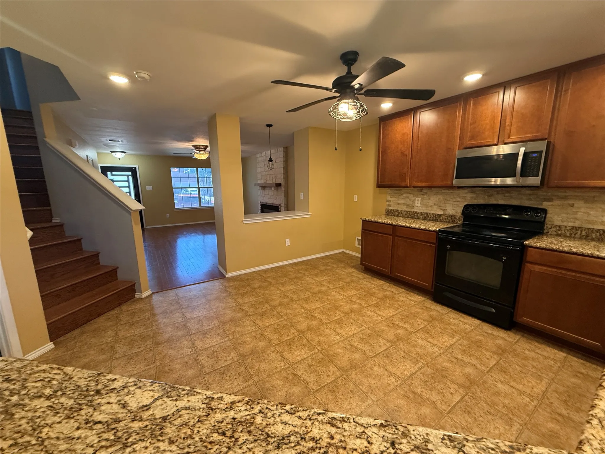 Single Family Residence For Sale in Dallas County , 1329 Falcon Drive, Dallas, Texas 75051, 3 Bedroom, 3 Bathroom, 2 Garage spaces, 2,555 Sqft, built in 2008, mls#21330678, Real Estate Agent in Dallas, Homes For Sale in Dallas county, Homes For Sale in Dallas, Realtor in Dallas Texas, Real Estate Brokerage Independent Realty Texas, Luminita Cordes Realtor