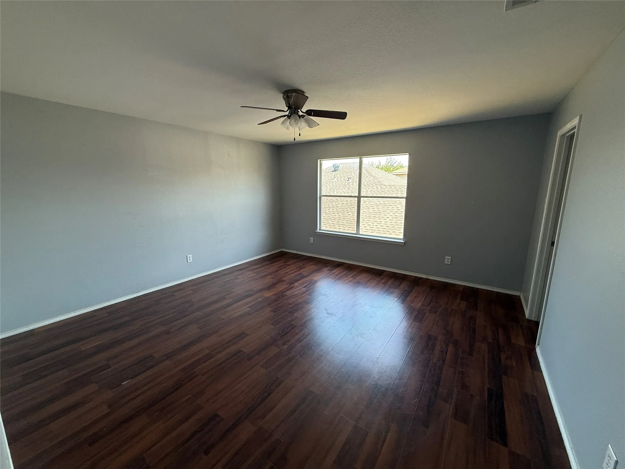 Single Family Residence For Sale in Dallas County , 1329 Falcon Drive, Dallas, Texas 75051, 3 Bedroom, 3 Bathroom, 2 Garage spaces, 2,555 Sqft, built in 2008, mls#21330678, Real Estate Agent in Dallas, Homes For Sale in Dallas county, Homes For Sale in Dallas, Realtor in Dallas Texas, Real Estate Brokerage Independent Realty Texas, Luminita Cordes Realtor