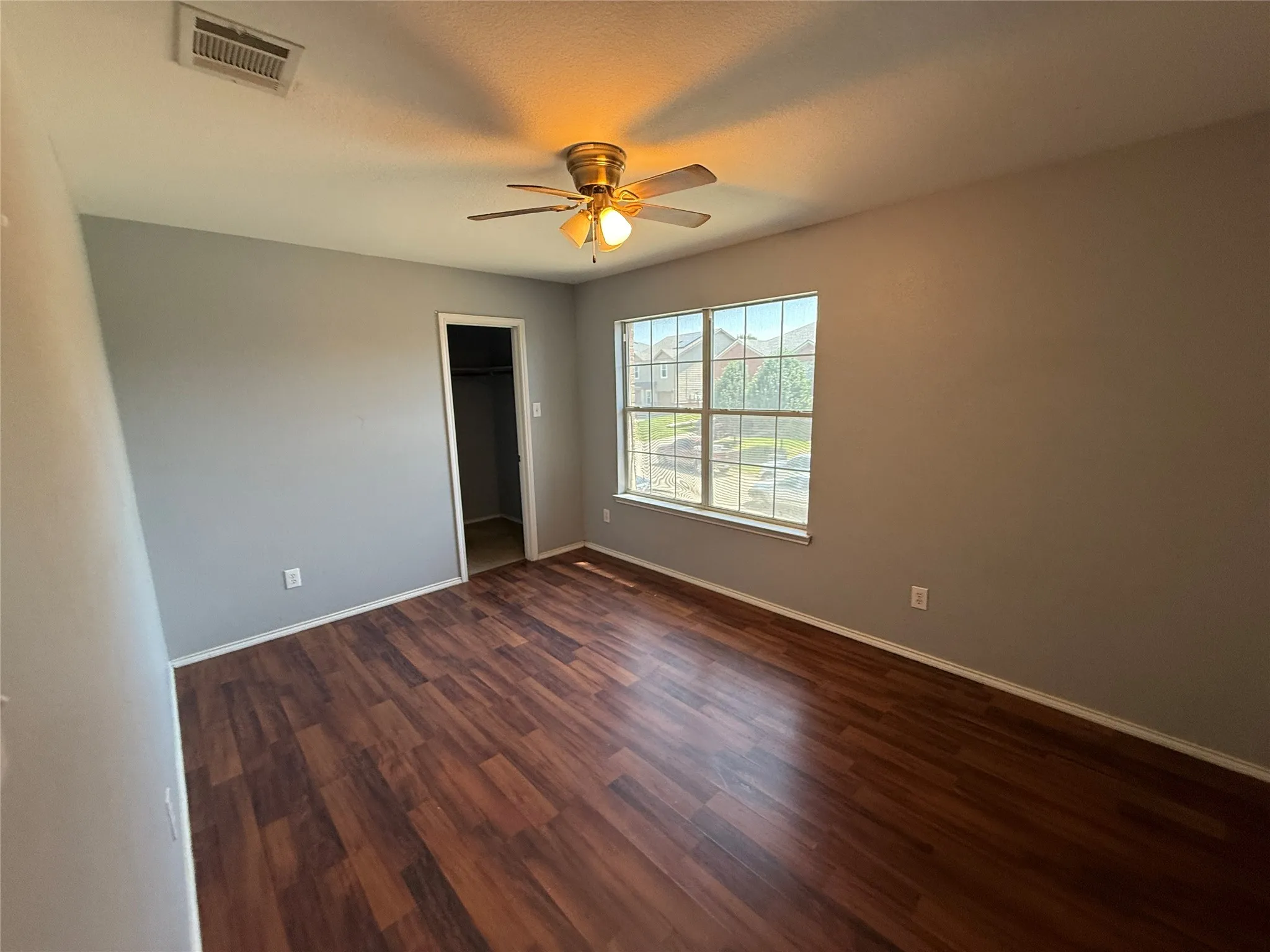 Single Family Residence For Sale in Dallas County , 1329 Falcon Drive, Dallas, Texas 75051, 3 Bedroom, 3 Bathroom, 2 Garage spaces, 2,555 Sqft, built in 2008, mls#21330678, Real Estate Agent in Dallas, Homes For Sale in Dallas county, Homes For Sale in Dallas, Realtor in Dallas Texas, Real Estate Brokerage Independent Realty Texas, Luminita Cordes Realtor