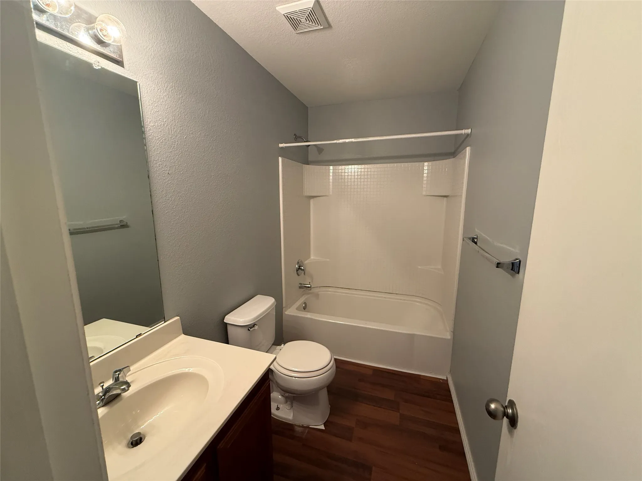 Single Family Residence For Sale in Dallas County , 1329 Falcon Drive, Dallas, Texas 75051, 3 Bedroom, 3 Bathroom, 2 Garage spaces, 2,555 Sqft, built in 2008, mls#21330678, Real Estate Agent in Dallas, Homes For Sale in Dallas county, Homes For Sale in Dallas, Realtor in Dallas Texas, Real Estate Brokerage Independent Realty Texas, Luminita Cordes Realtor