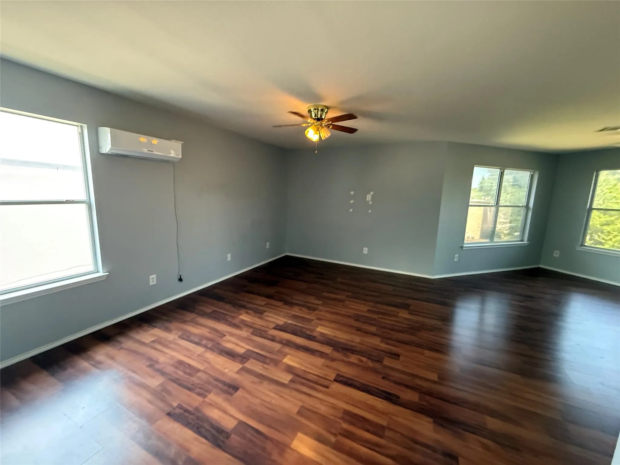 Single Family Residence For Sale in Dallas County , 1329 Falcon Drive, Dallas, Texas 75051, 3 Bedroom, 3 Bathroom, 2 Garage spaces, 2,555 Sqft, built in 2008, mls#21330678, Real Estate Agent in Dallas, Homes For Sale in Dallas county, Homes For Sale in Dallas, Realtor in Dallas Texas, Real Estate Brokerage Independent Realty Texas, Luminita Cordes Realtor