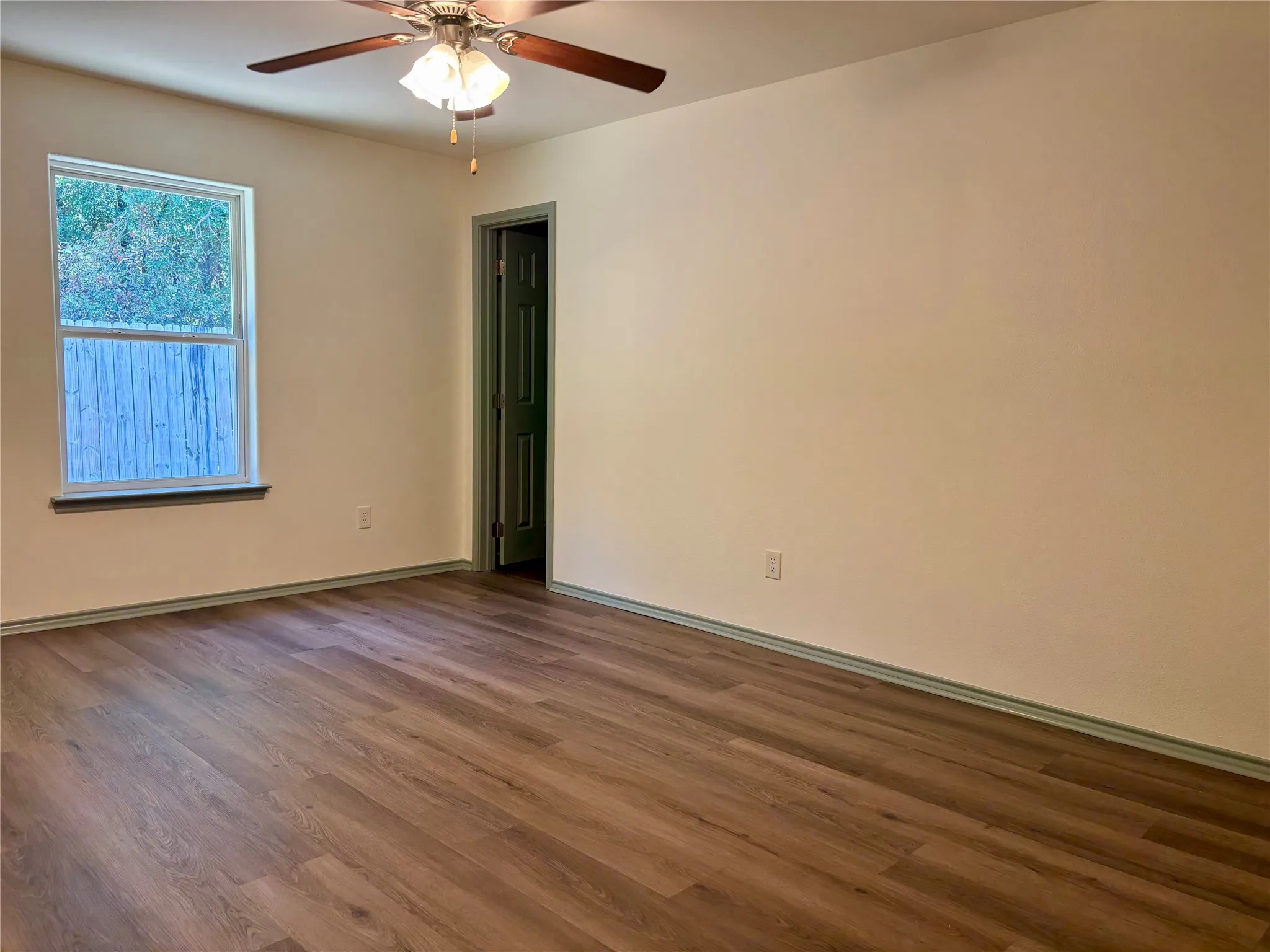 Single Family Residence For Sale in Mc Lennan County , 3011 Cricket Drive, Bellmead, Texas 76705, 3 Bedroom, 2 Bathroom, 2 Garage spaces, 1,646 Sqft, built in 2015, mls#21329759, Real Estate Agent in Bellmead, Homes For Sale in Mc Lennan county, Homes For Sale in Bellmead, Realtor in Bellmead Texas, Real Estate Brokerage Independent Realty Texas, Luminita Cordes Realtor