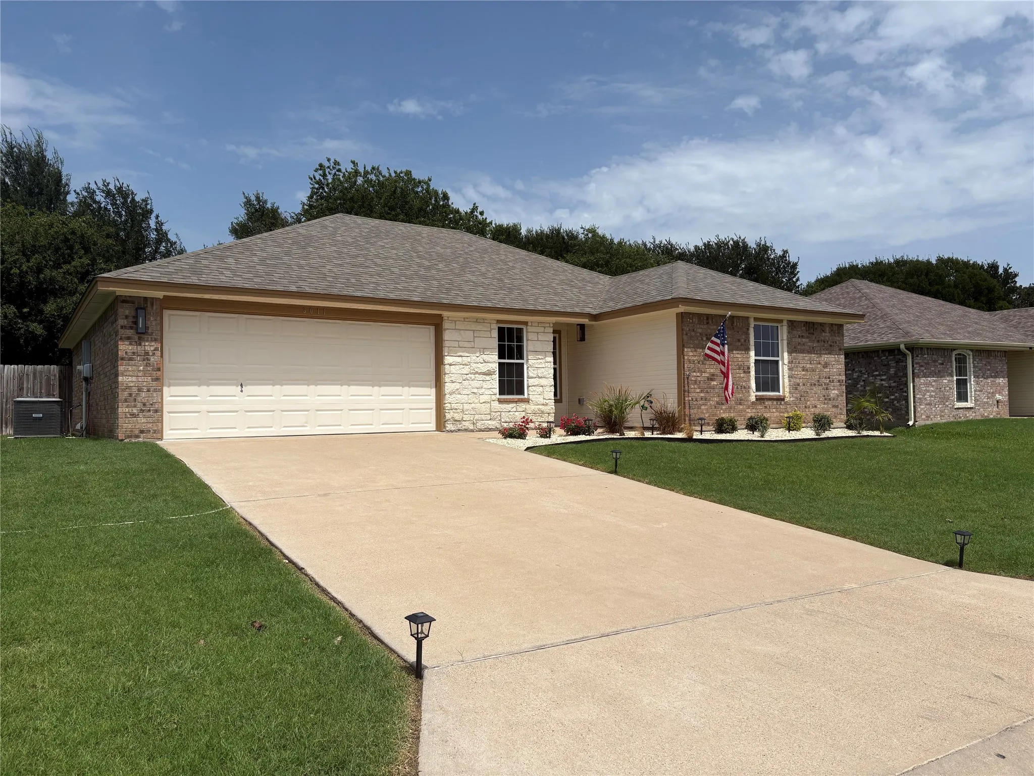Single Family Residence For Sale in Mc Lennan County , 3011 Cricket Drive, Bellmead, Texas 76705, 3 Bedroom, 2 Bathroom, 2 Garage spaces, 1,646 Sqft, built in 2015, mls#21329759, Real Estate Agent in Bellmead, Homes For Sale in Mc Lennan county, Homes For Sale in Bellmead, Realtor in Bellmead Texas, Real Estate Brokerage Independent Realty Texas, Luminita Cordes Realtor