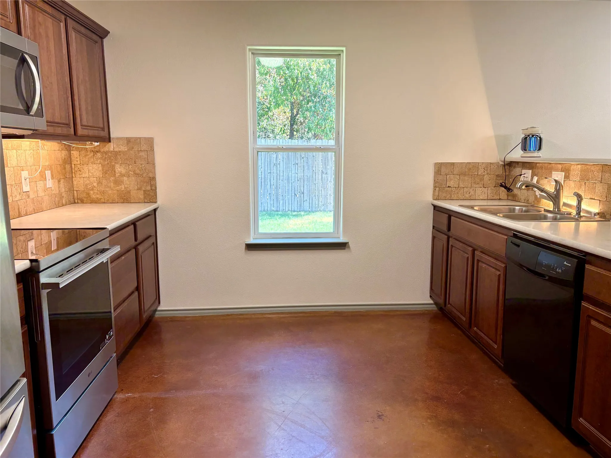 Single Family Residence For Sale in Mc Lennan County , 3011 Cricket Drive, Bellmead, Texas 76705, 3 Bedroom, 2 Bathroom, 2 Garage spaces, 1,646 Sqft, built in 2015, mls#21329759, Real Estate Agent in Bellmead, Homes For Sale in Mc Lennan county, Homes For Sale in Bellmead, Realtor in Bellmead Texas, Real Estate Brokerage Independent Realty Texas, Luminita Cordes Realtor