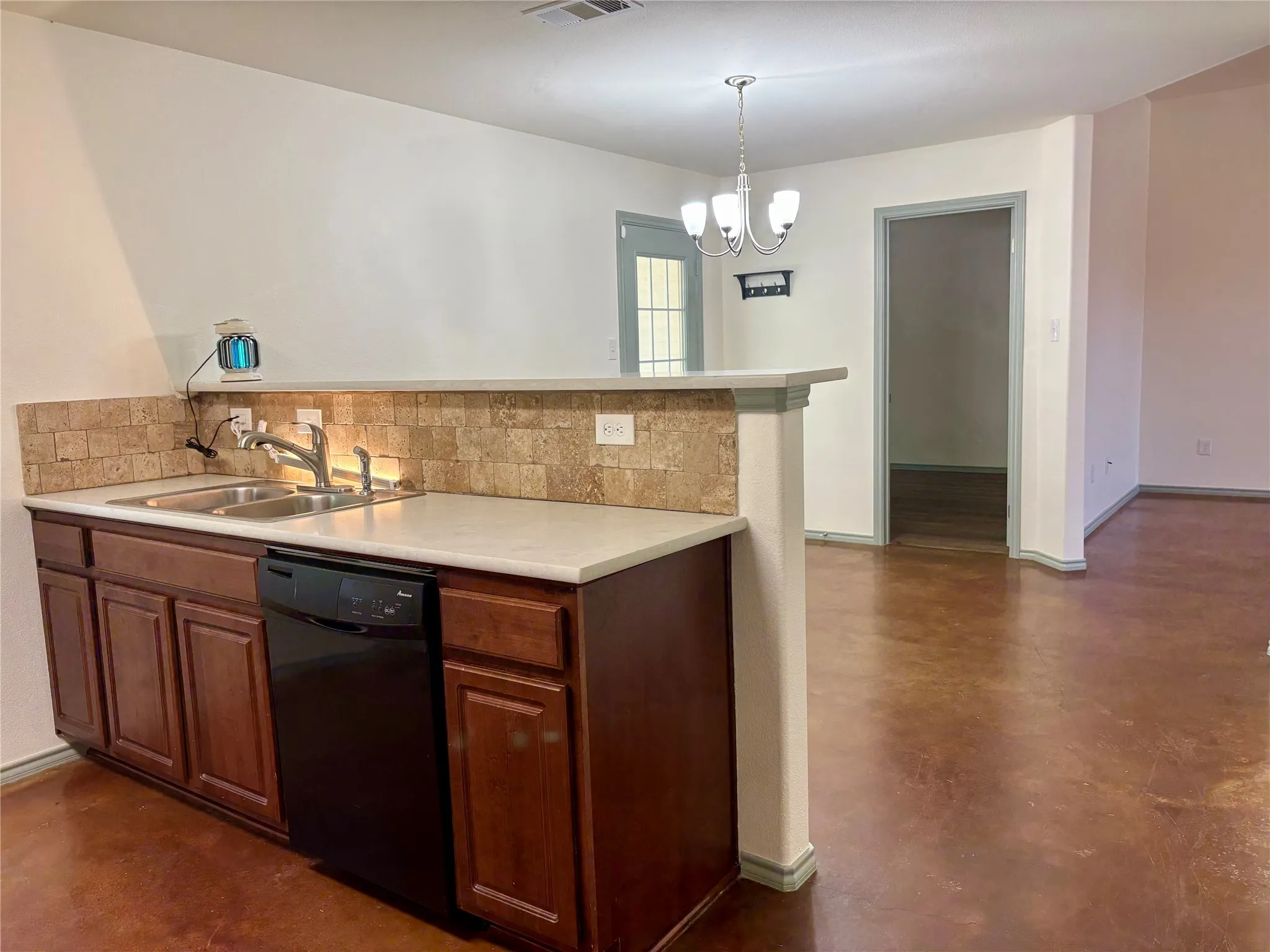 Single Family Residence For Sale in Mc Lennan County , 3011 Cricket Drive, Bellmead, Texas 76705, 3 Bedroom, 2 Bathroom, 2 Garage spaces, 1,646 Sqft, built in 2015, mls#21329759, Real Estate Agent in Bellmead, Homes For Sale in Mc Lennan county, Homes For Sale in Bellmead, Realtor in Bellmead Texas, Real Estate Brokerage Independent Realty Texas, Luminita Cordes Realtor