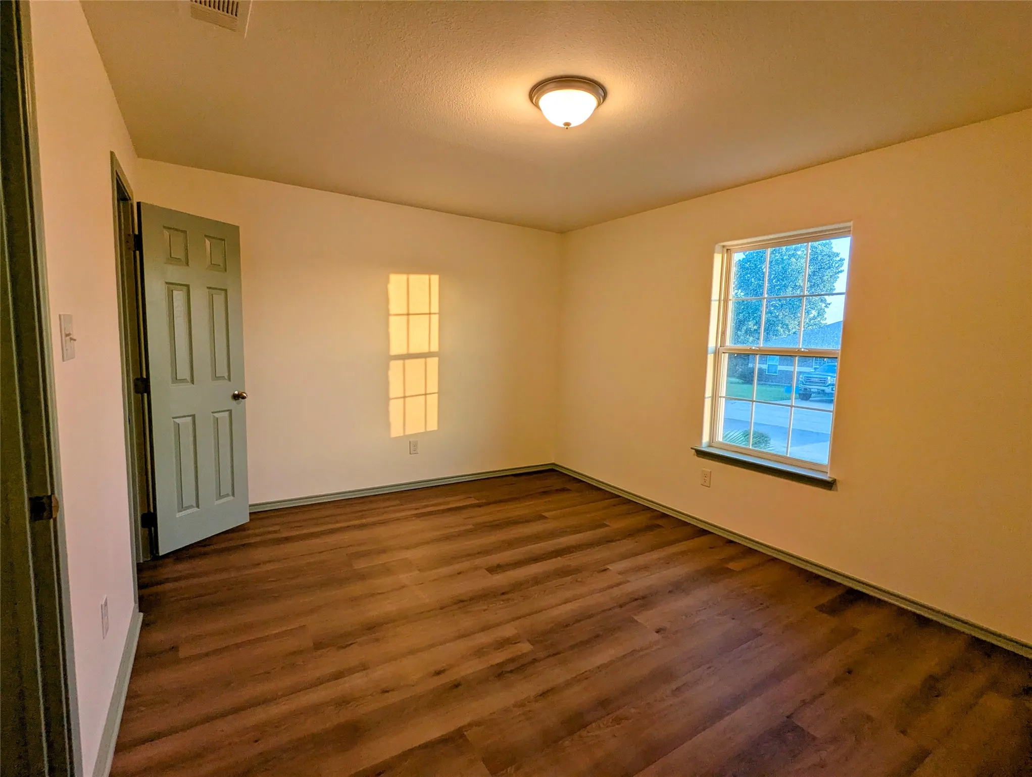 Single Family Residence For Sale in Mc Lennan County , 3011 Cricket Drive, Bellmead, Texas 76705, 3 Bedroom, 2 Bathroom, 2 Garage spaces, 1,646 Sqft, built in 2015, mls#21329759, Real Estate Agent in Bellmead, Homes For Sale in Mc Lennan county, Homes For Sale in Bellmead, Realtor in Bellmead Texas, Real Estate Brokerage Independent Realty Texas, Luminita Cordes Realtor