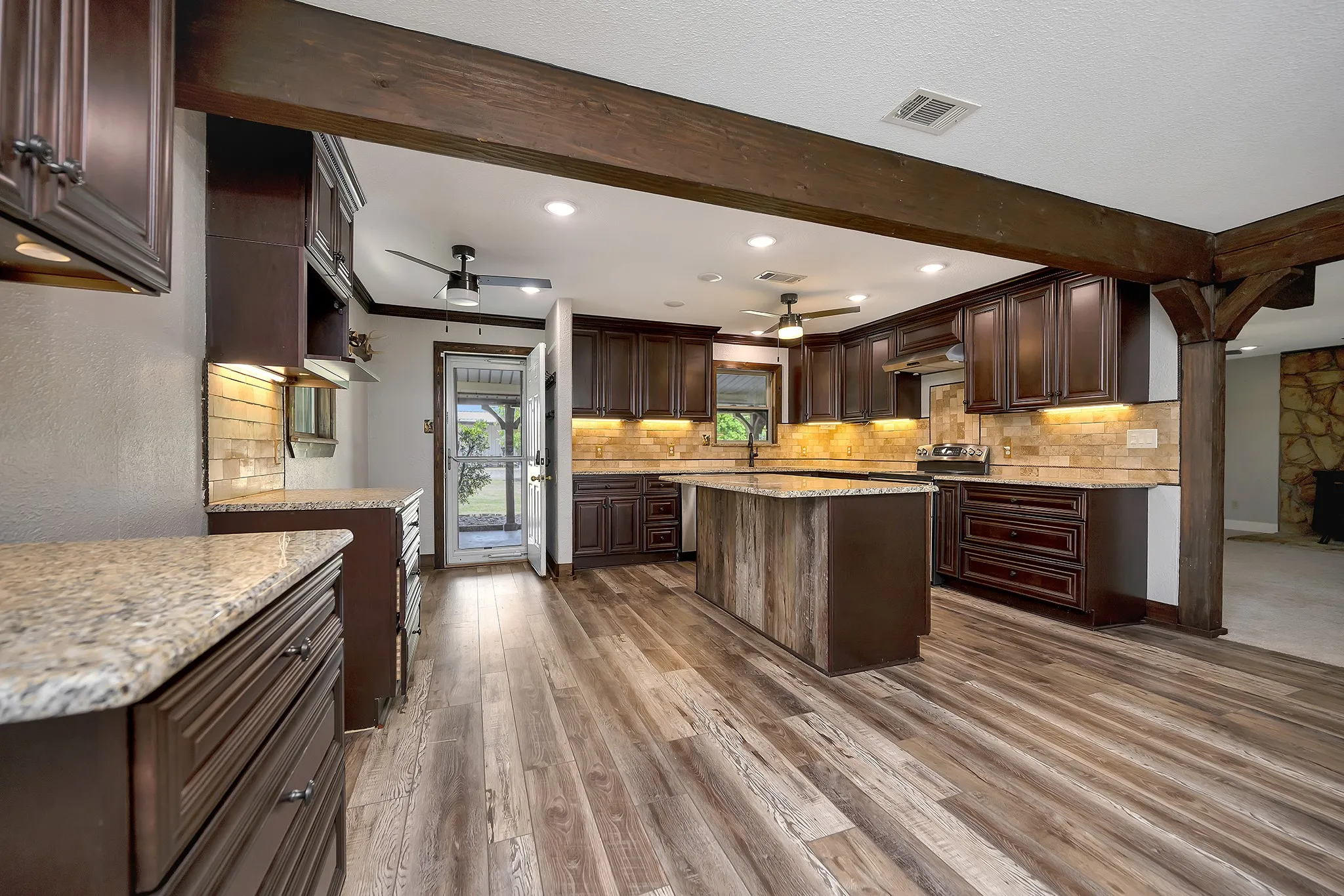 Single Family Residence For Sale in Cooke County , 2561 County Road 248, Valley View, Texas 76272, 4 Bedroom, 3 Bathroom, Garage spaces, 2,160 Sqft, built in 1986, mls#21322135, Real Estate Agent in Valley View, Homes For Sale in Cooke county, Homes For Sale in Valley View, Realtor in Valley View Texas, Real Estate Brokerage Independent Realty Texas, Luminita Cordes Realtor