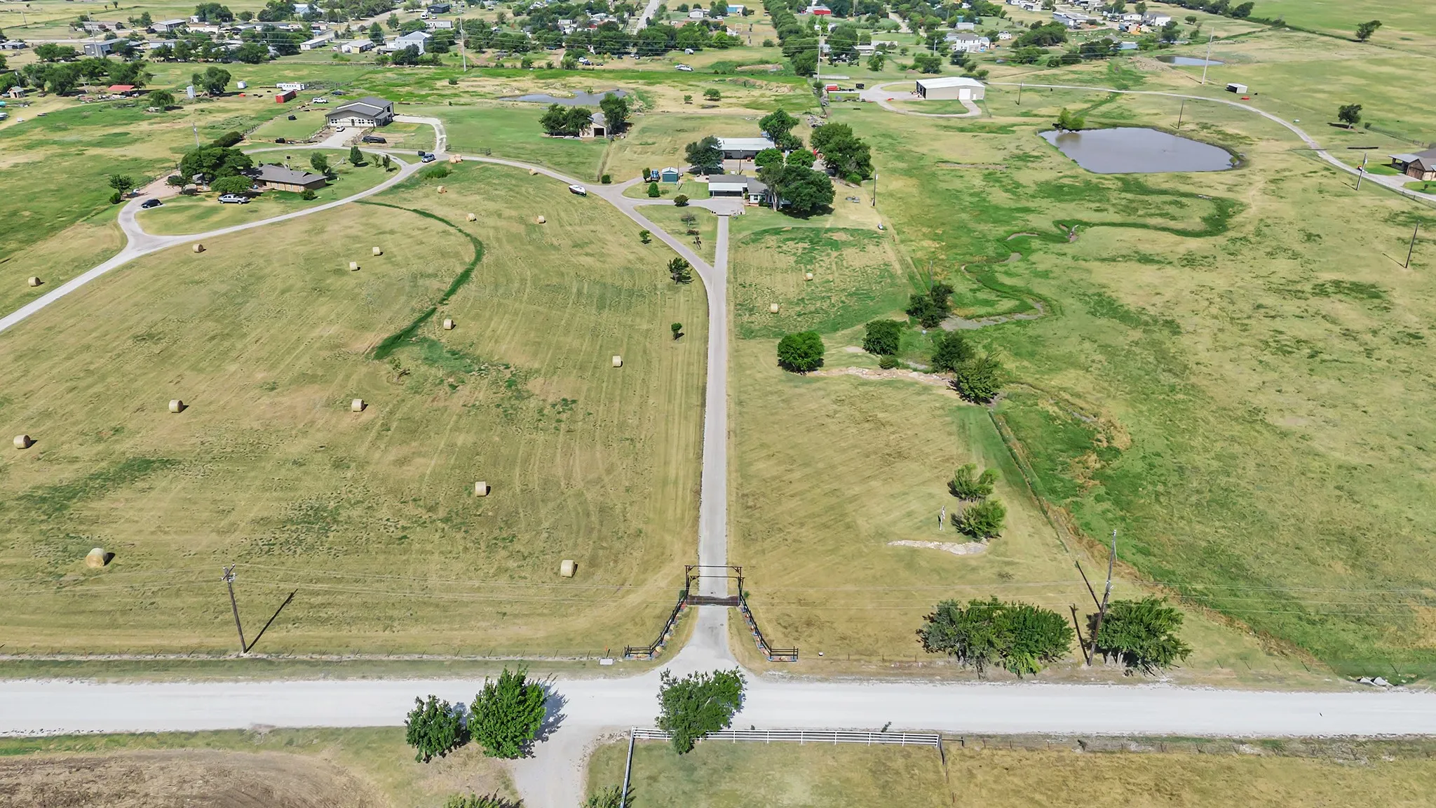 Single Family Residence For Sale in Cooke County , 2561 County Road 248, Valley View, Texas 76272, 4 Bedroom, 3 Bathroom, Garage spaces, 2,160 Sqft, built in 1986, mls#21322135, Real Estate Agent in Valley View, Homes For Sale in Cooke county, Homes For Sale in Valley View, Realtor in Valley View Texas, Real Estate Brokerage Independent Realty Texas, Luminita Cordes Realtor