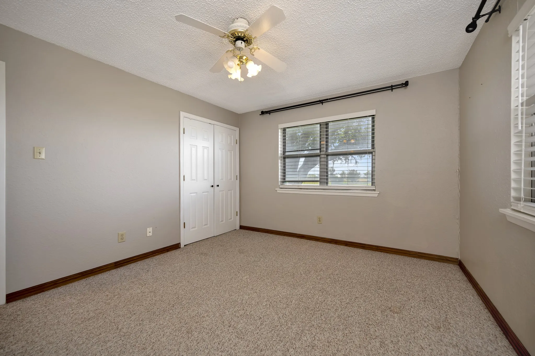 Single Family Residence For Sale in Cooke County , 2561 County Road 248, Valley View, Texas 76272, 4 Bedroom, 3 Bathroom, Garage spaces, 2,160 Sqft, built in 1986, mls#21322135, Real Estate Agent in Valley View, Homes For Sale in Cooke county, Homes For Sale in Valley View, Realtor in Valley View Texas, Real Estate Brokerage Independent Realty Texas, Luminita Cordes Realtor