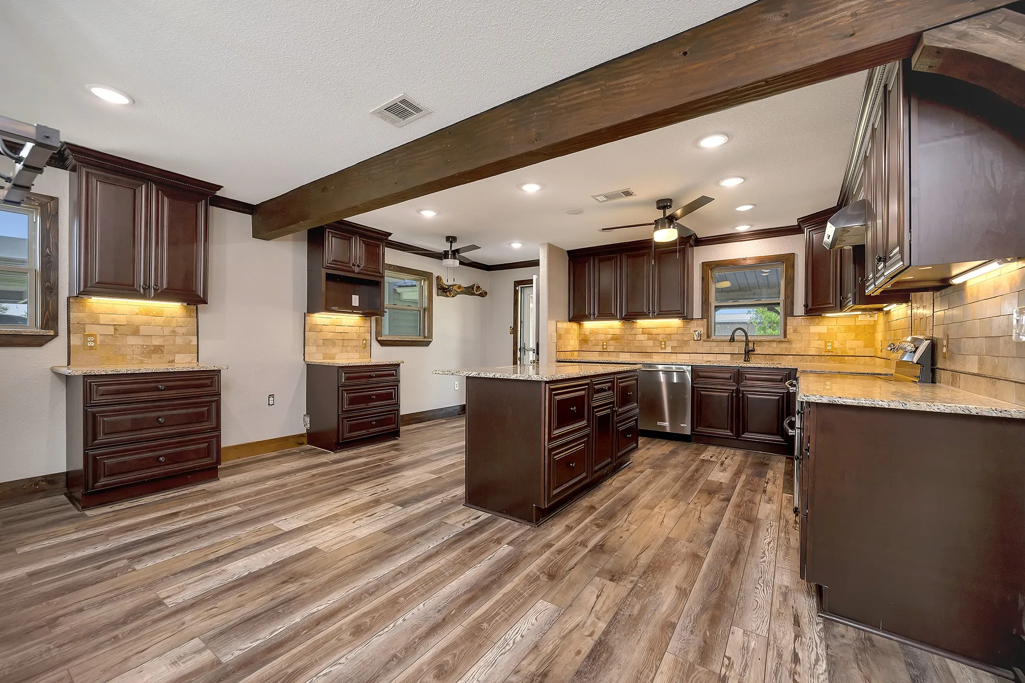 Single Family Residence For Sale in Cooke County , 2561 County Road 248, Valley View, Texas 76272, 4 Bedroom, 3 Bathroom, Garage spaces, 2,160 Sqft, built in 1986, mls#21322135, Real Estate Agent in Valley View, Homes For Sale in Cooke county, Homes For Sale in Valley View, Realtor in Valley View Texas, Real Estate Brokerage Independent Realty Texas, Luminita Cordes Realtor