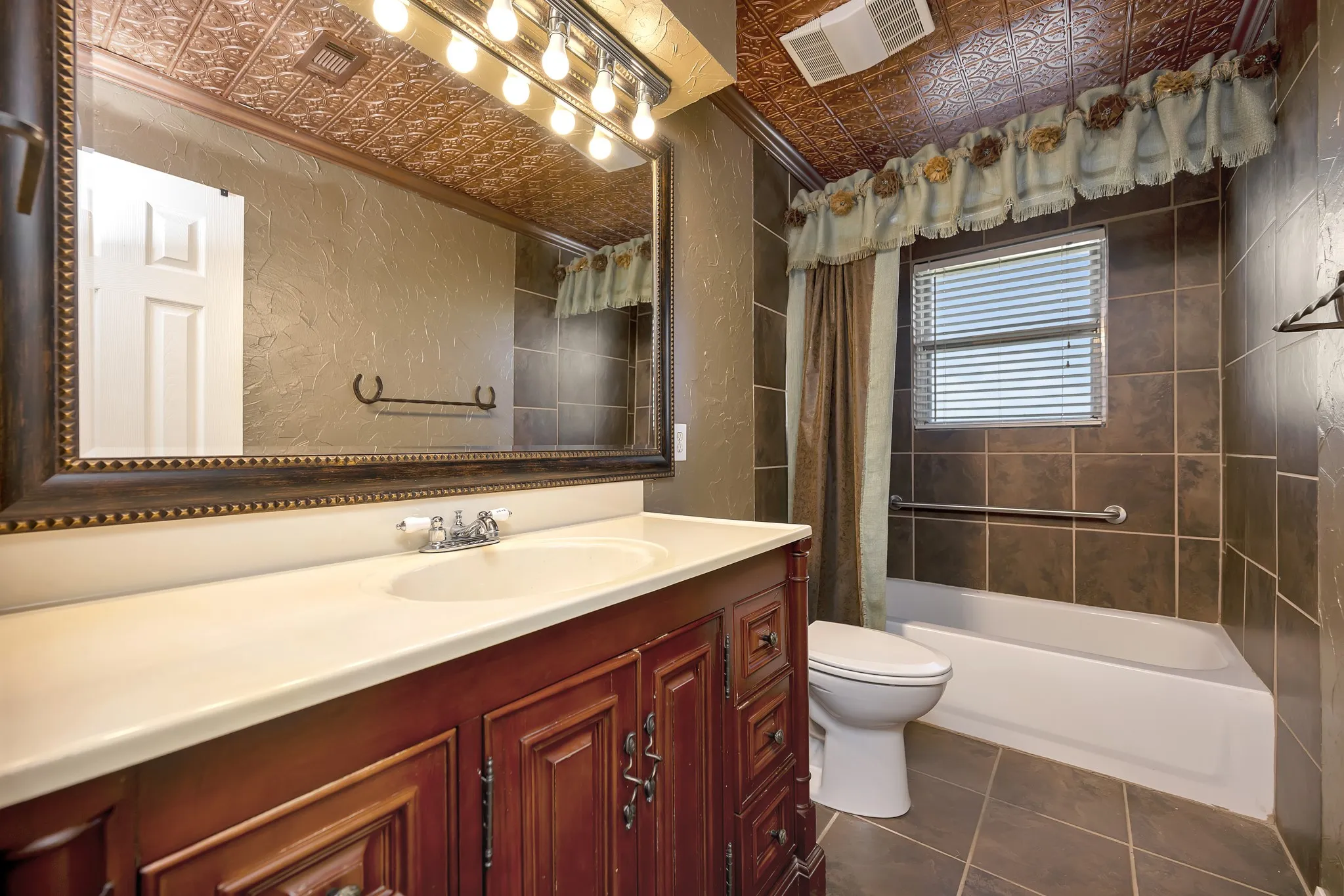 Single Family Residence For Sale in Cooke County , 2561 County Road 248, Valley View, Texas 76272, 4 Bedroom, 3 Bathroom, Garage spaces, 2,160 Sqft, built in 1986, mls#21322135, Real Estate Agent in Valley View, Homes For Sale in Cooke county, Homes For Sale in Valley View, Realtor in Valley View Texas, Real Estate Brokerage Independent Realty Texas, Luminita Cordes Realtor