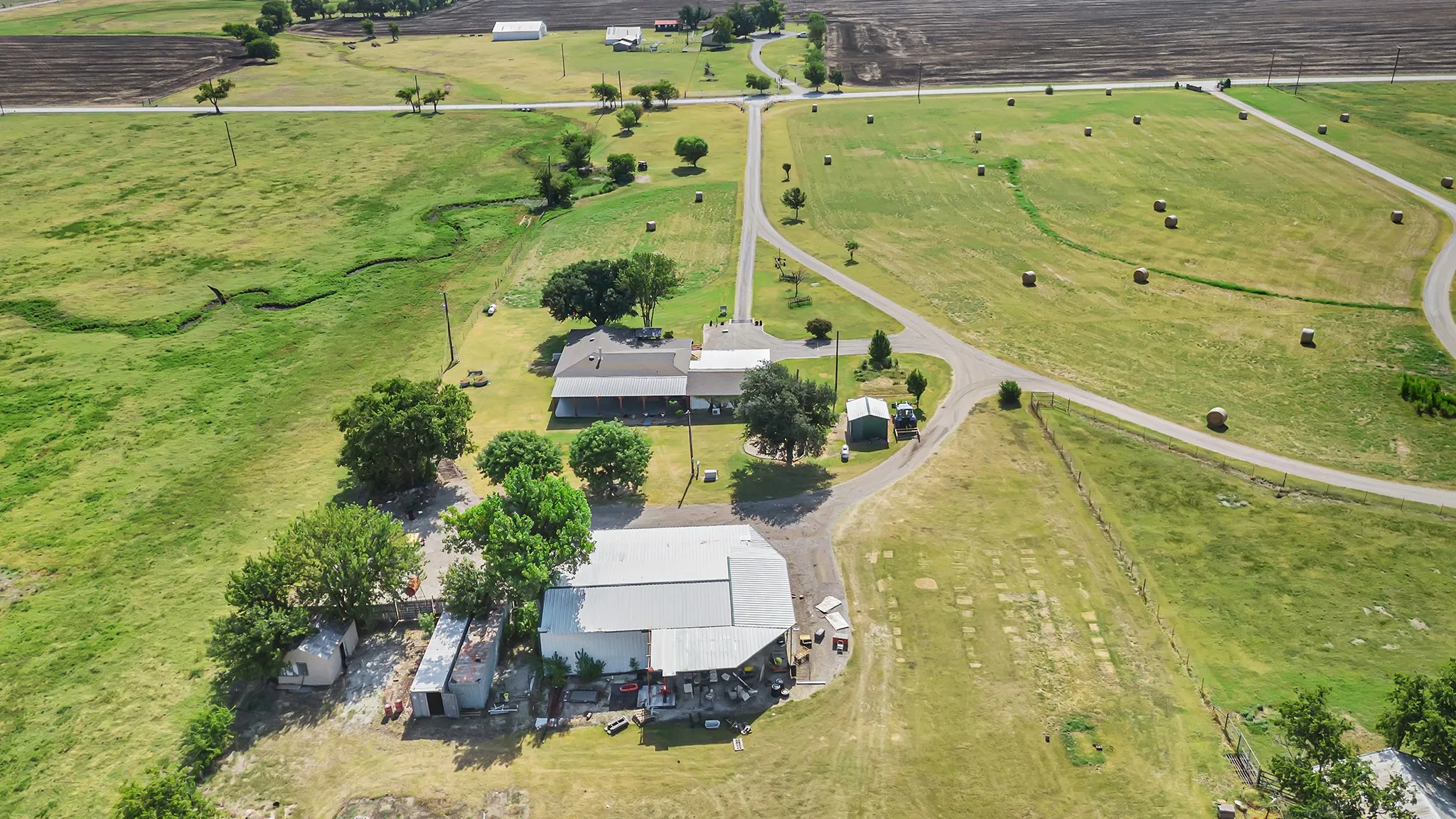 Single Family Residence For Sale in Cooke County , 2561 County Road 248, Valley View, Texas 76272, 4 Bedroom, 3 Bathroom, Garage spaces, 2,160 Sqft, built in 1986, mls#21322135, Real Estate Agent in Valley View, Homes For Sale in Cooke county, Homes For Sale in Valley View, Realtor in Valley View Texas, Real Estate Brokerage Independent Realty Texas, Luminita Cordes Realtor
